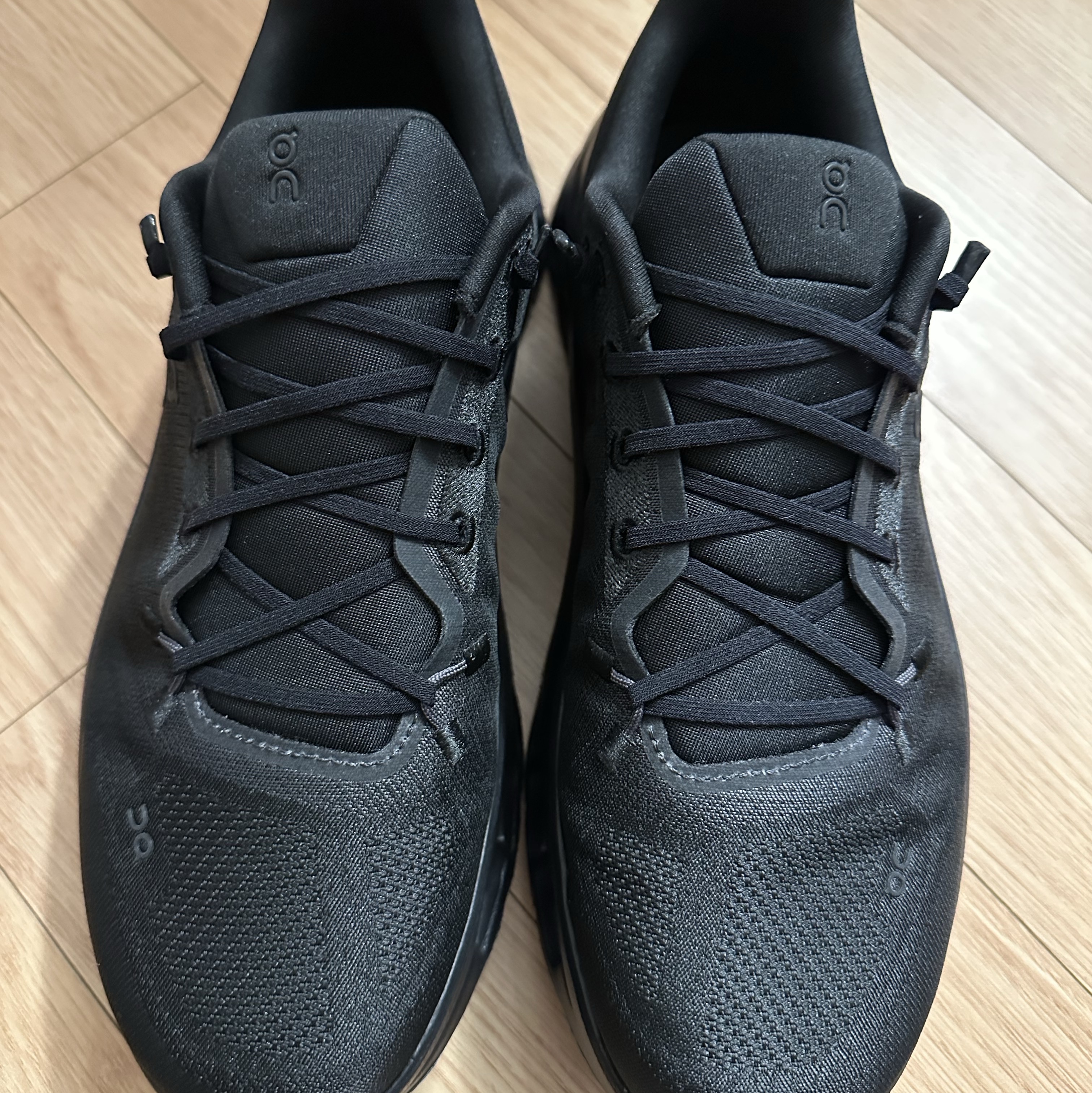 (W) On Running Cloudtilt Eclipse Black 착용 스타일