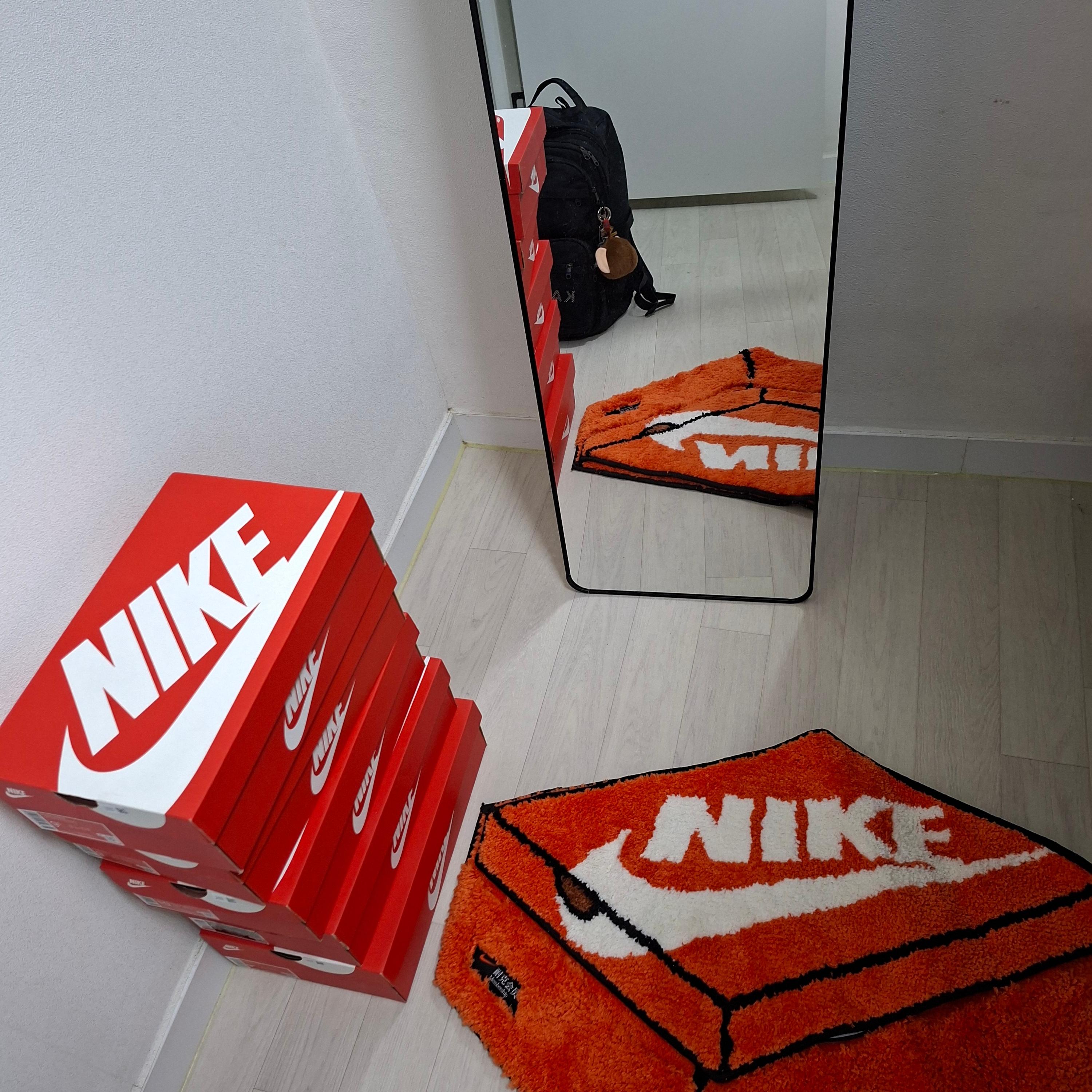 Nike Box Rugmat Orange 착용 스타일