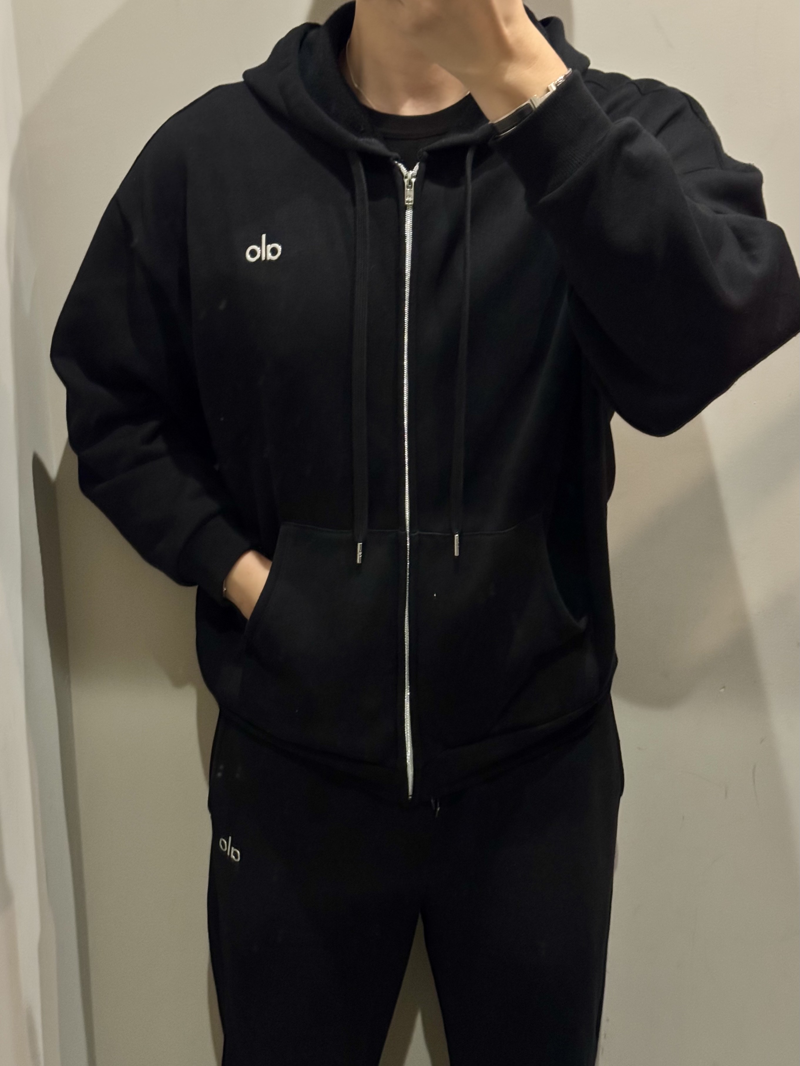 (W) Alo Yoga Accolade Straight Leg Sweatpant Black, Cartier Tank Must Watch Large Quartz Steel Calfskin Black 착용 스타일 - 3