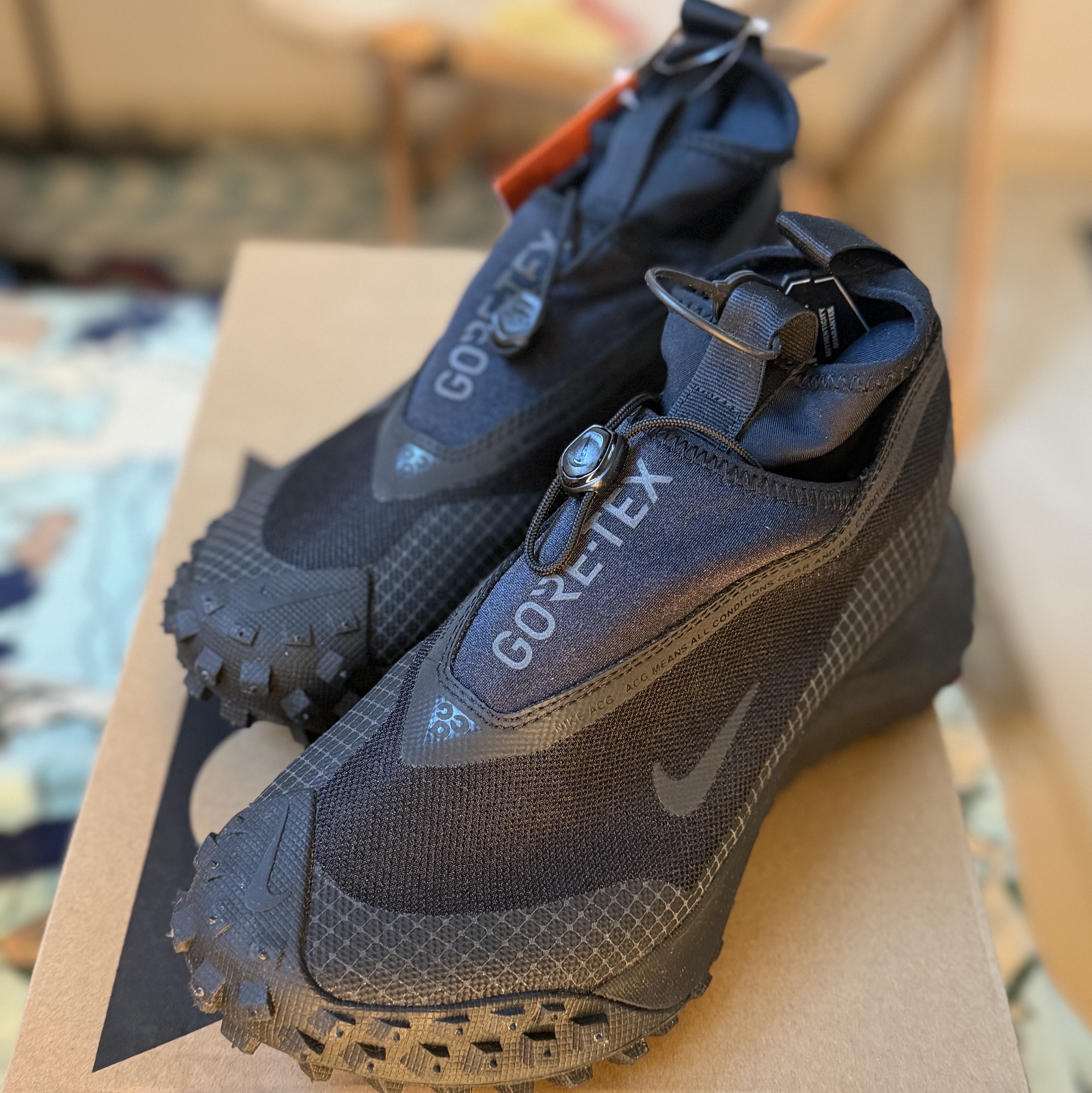 Nike ACG Mountain Fly Gore-Tex Black and Dark Grey 착용 스타일 - 1