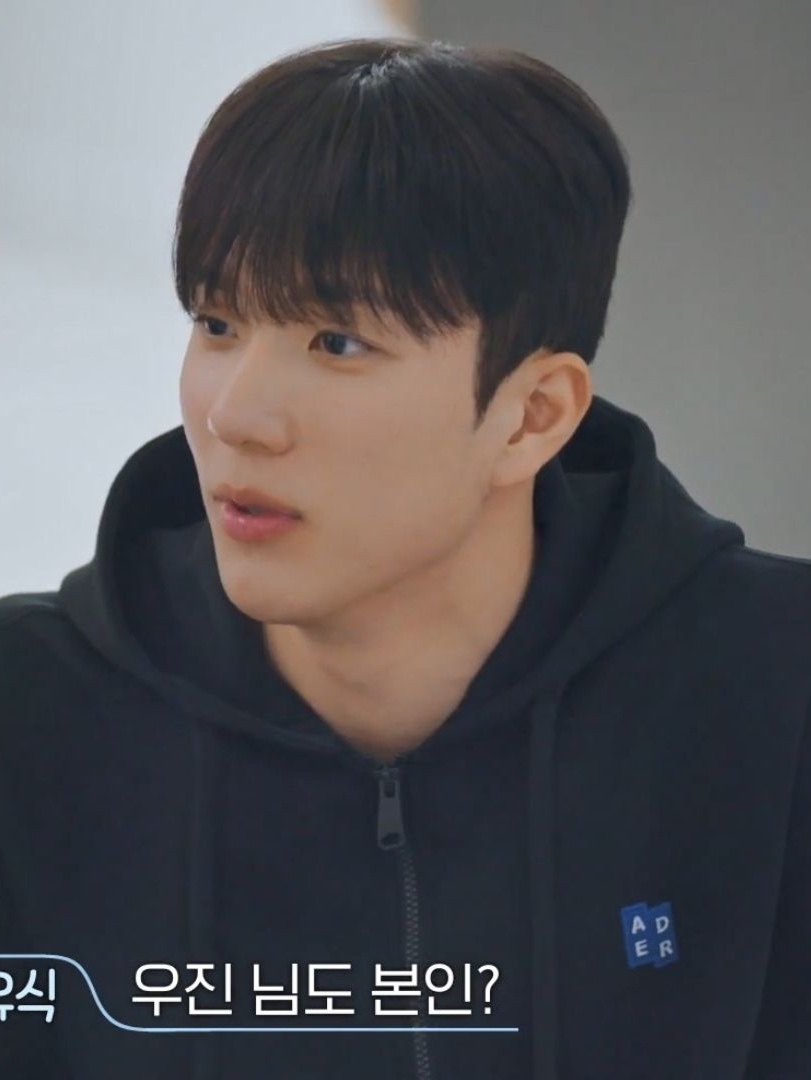 Ader Error Sig; TRS/BL Tag Hoodie Zip-Up 01 Black, Ader Error Sig; TRS/BL Tag Hoodie Zip-Up 02 Black 착용 스타일 - 2