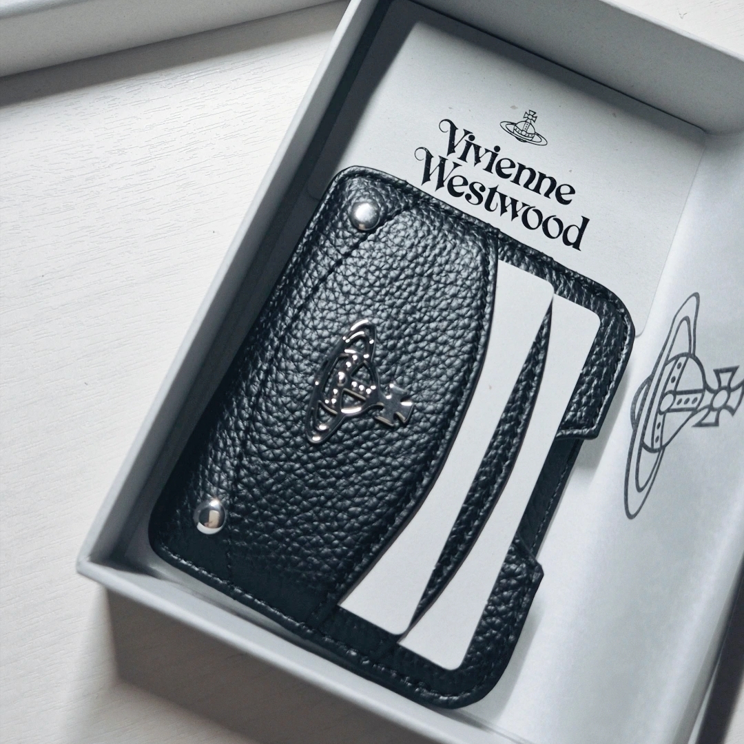Vivienne Westwood Half Moon Card Holder Black 착용 스타일