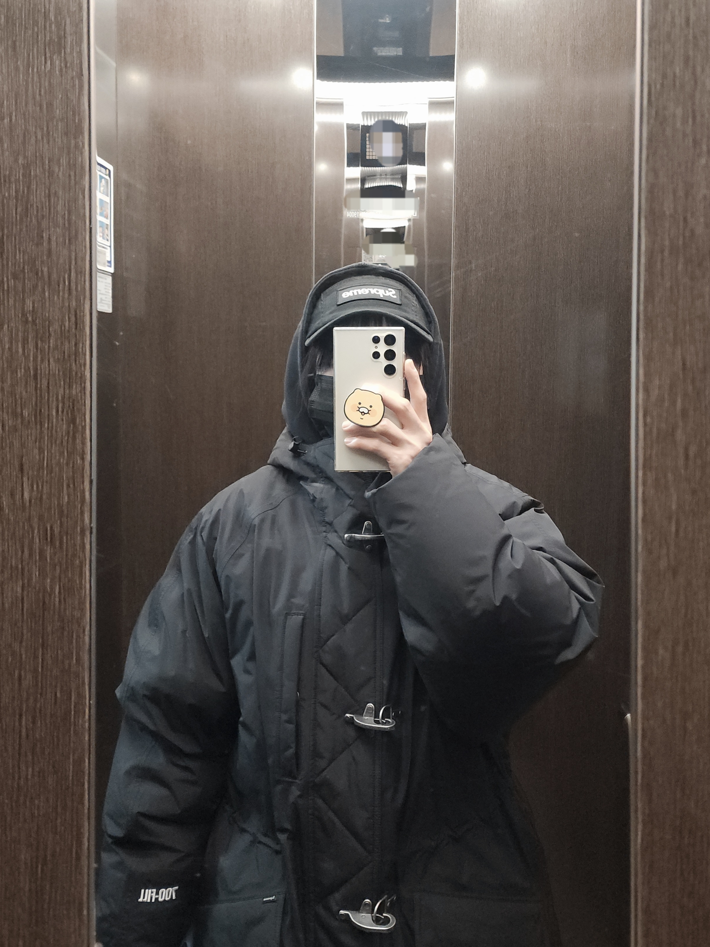 Supreme Gore-Tex 700-Fill Down Clip Parka Black - 23FW, Supreme Military Camp Cap Black - 22FW 착용 스타일