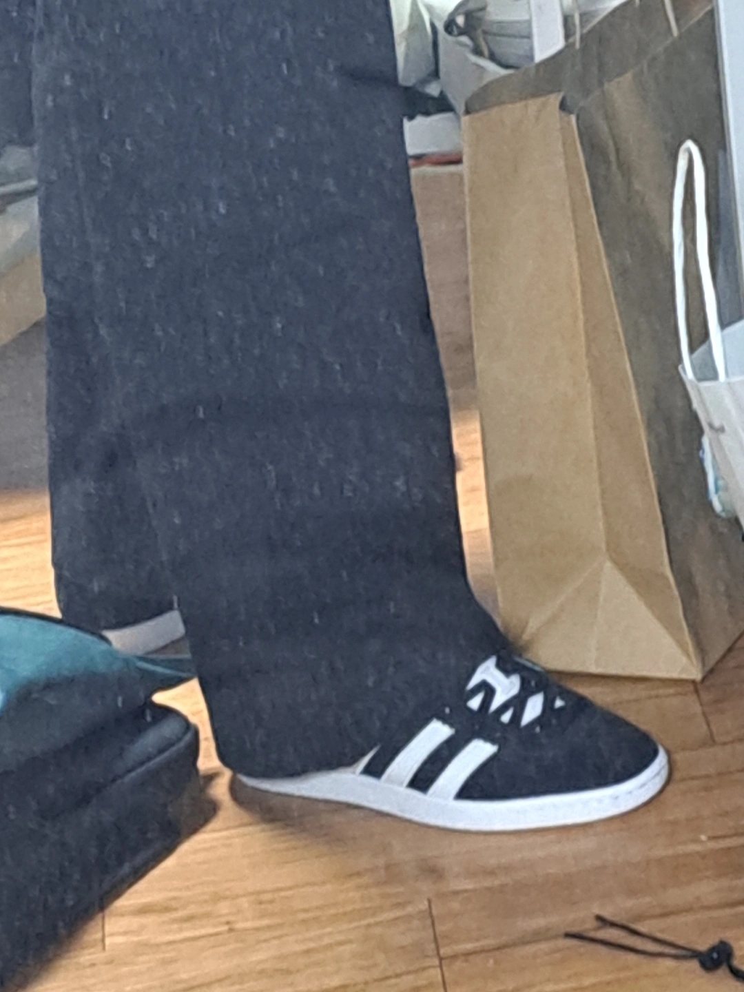 Adidas Stadt Core Black Cloud White 착용 스타일 - 1