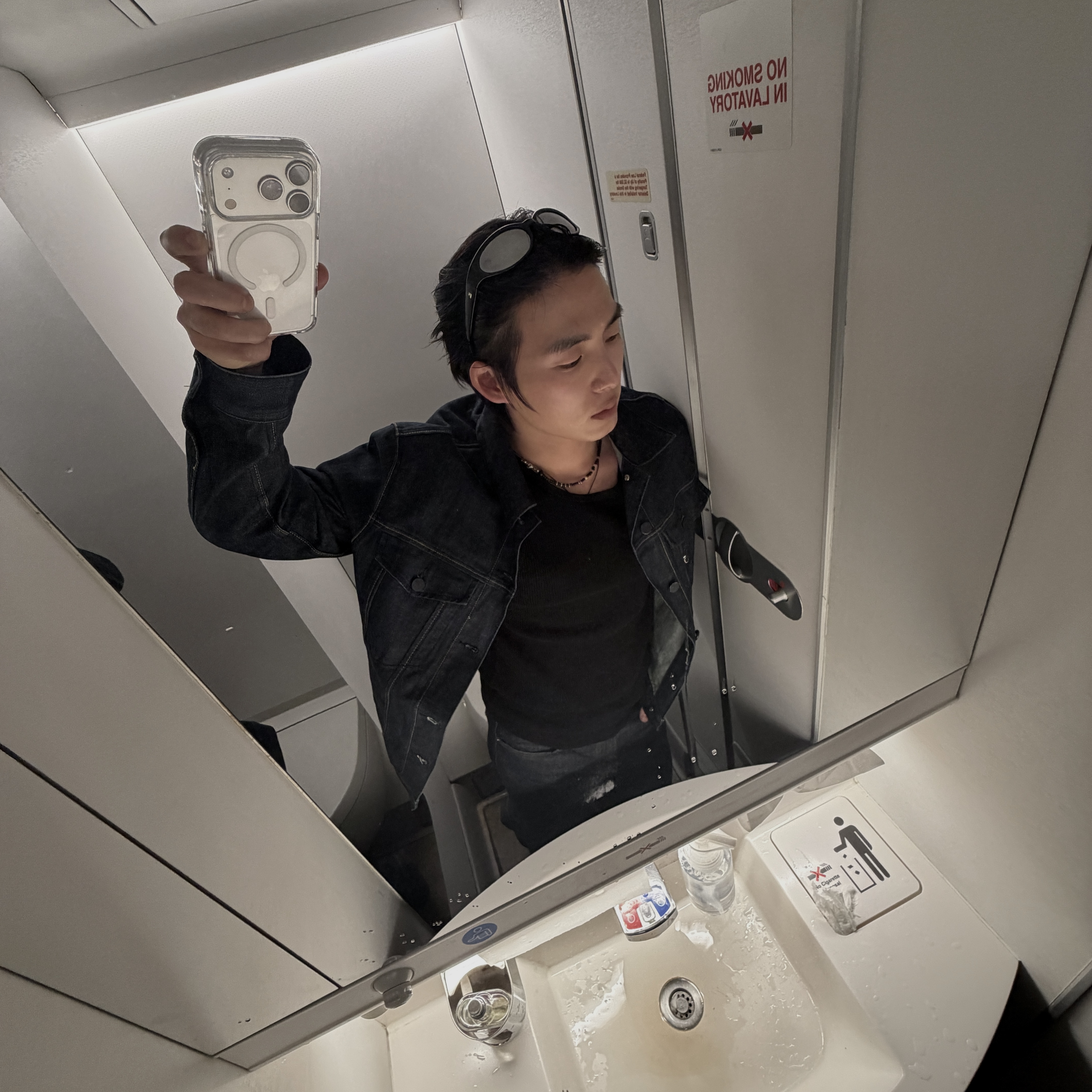 Apple iPhone 17 Pro 256GB Silver 착용 스타일 - 1