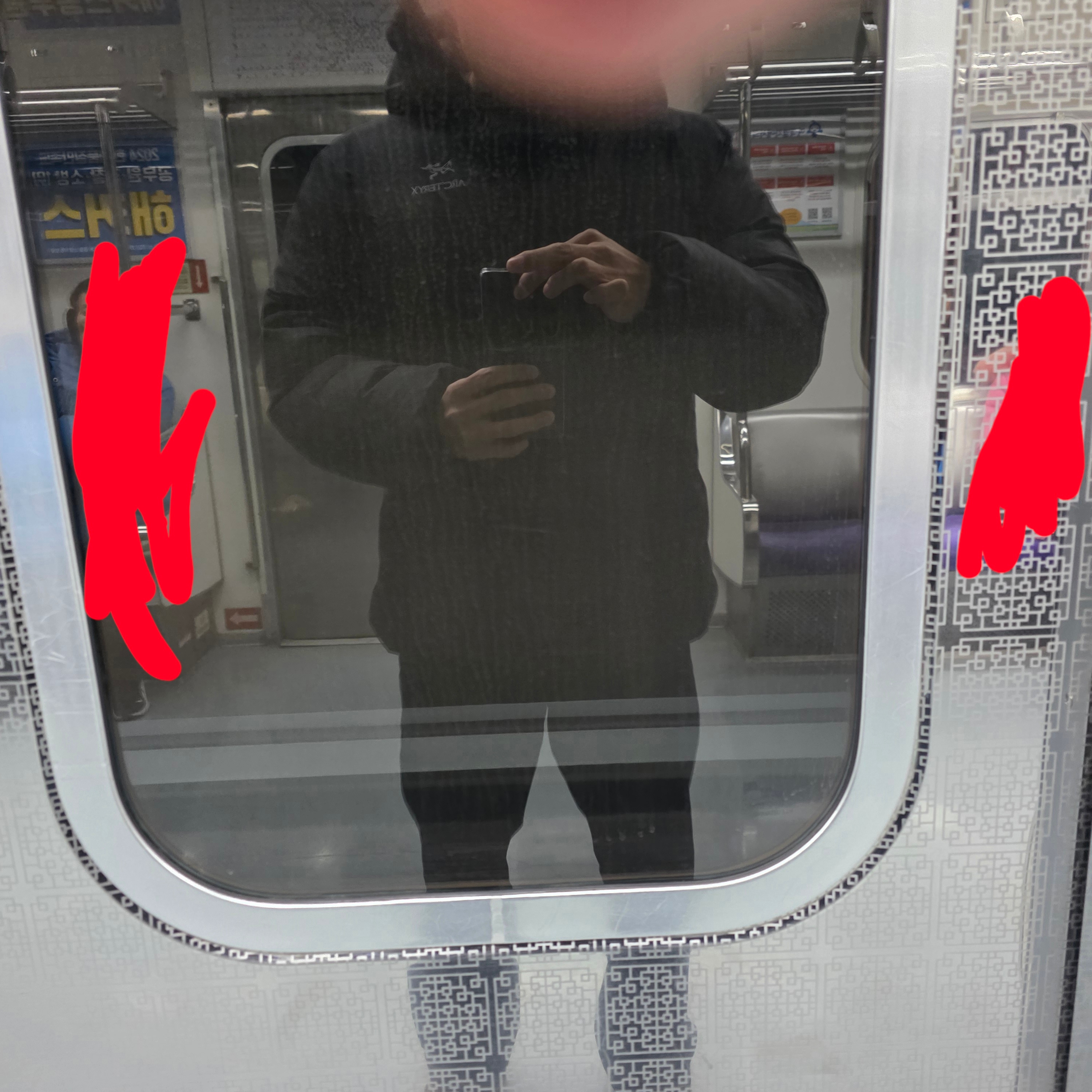 Arc'teryx Alpha Parka Black 착용 스타일