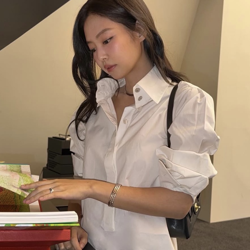 (W) Chanel Coco Crush Supple Short Necklace Quilted Motif & 18K Beige Gold 착용 스타일 - 1