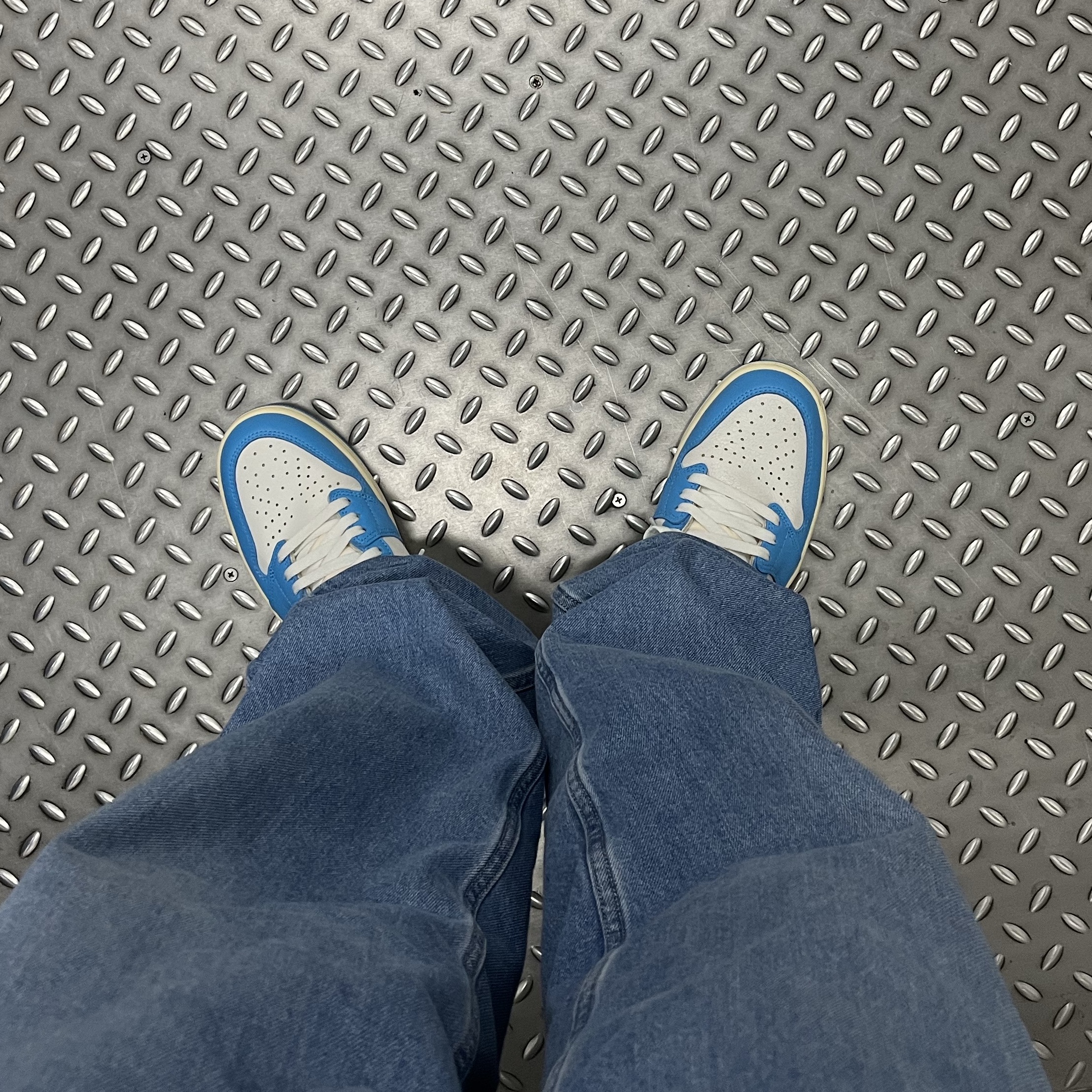 Jordan 1 Retro High OG UNC Reimagined 착용 스타일