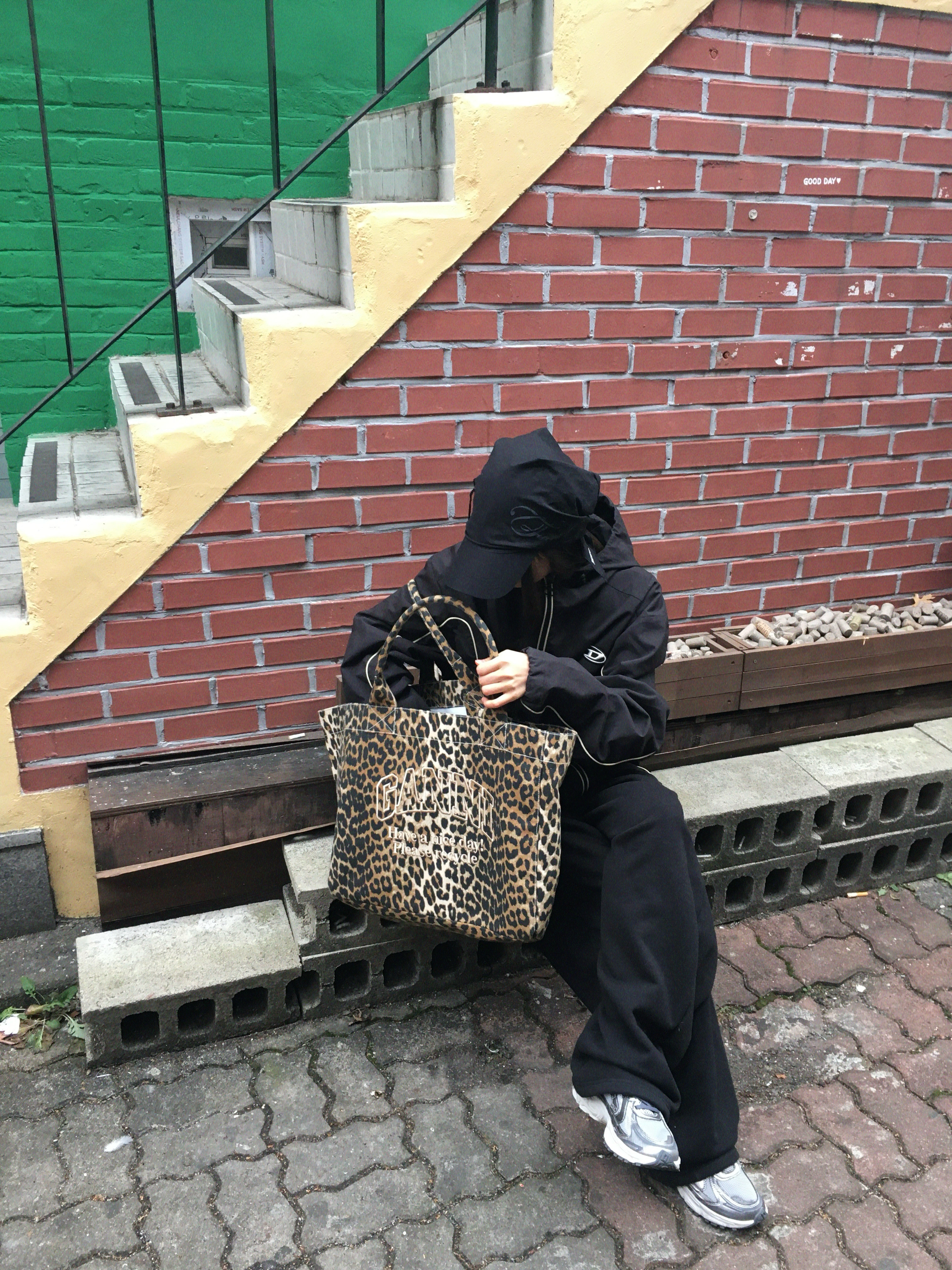 Diesel J-Hives Windbreaker with Contrast Piping Black 착용 스타일 - 2
