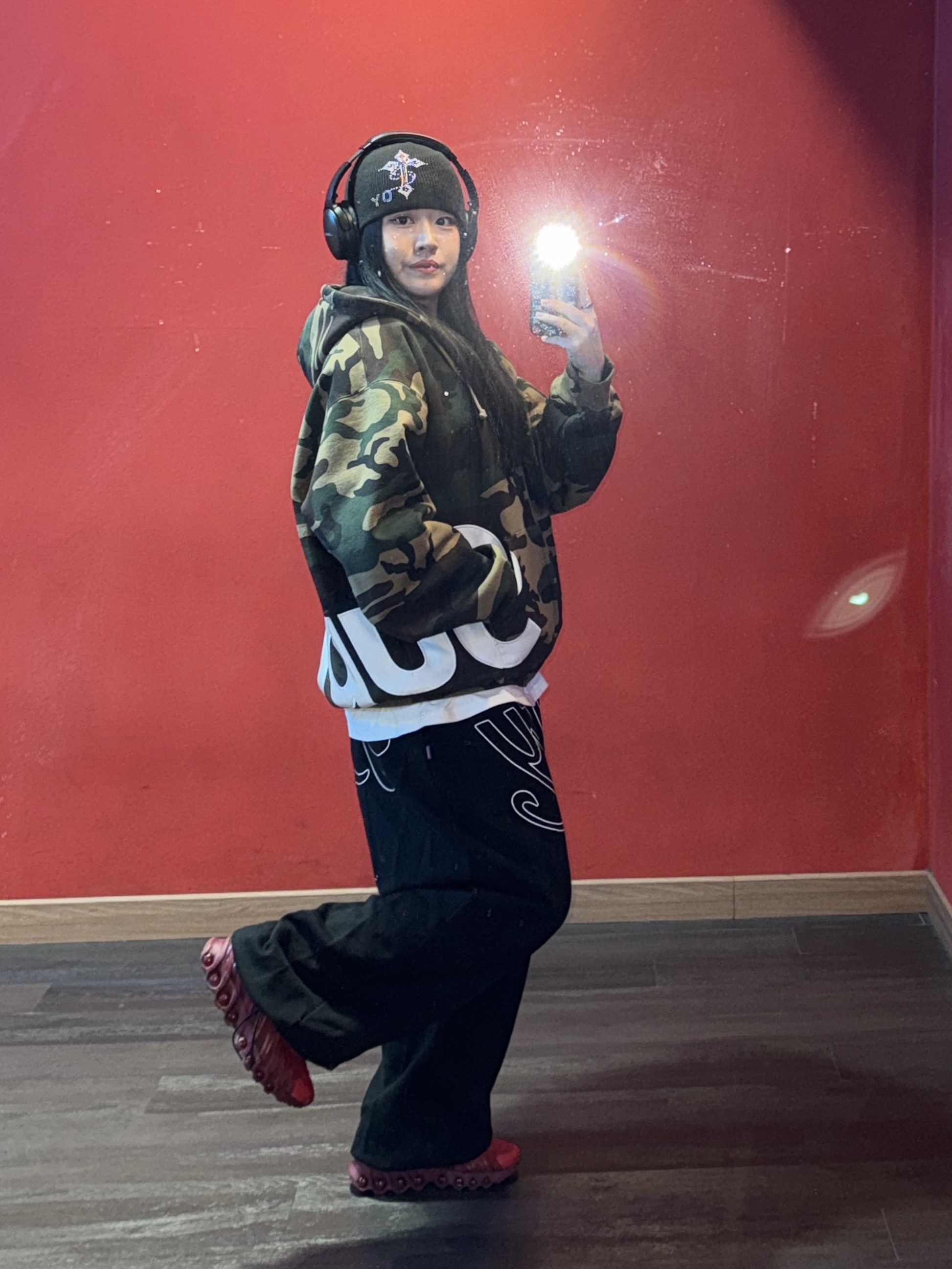 Supreme Big Logo Zip Up Hooded Sweatshirt Woodland Camo - 25SS, (W) Nike Air Max Dn8 University Red Tough Red 착용 스타일