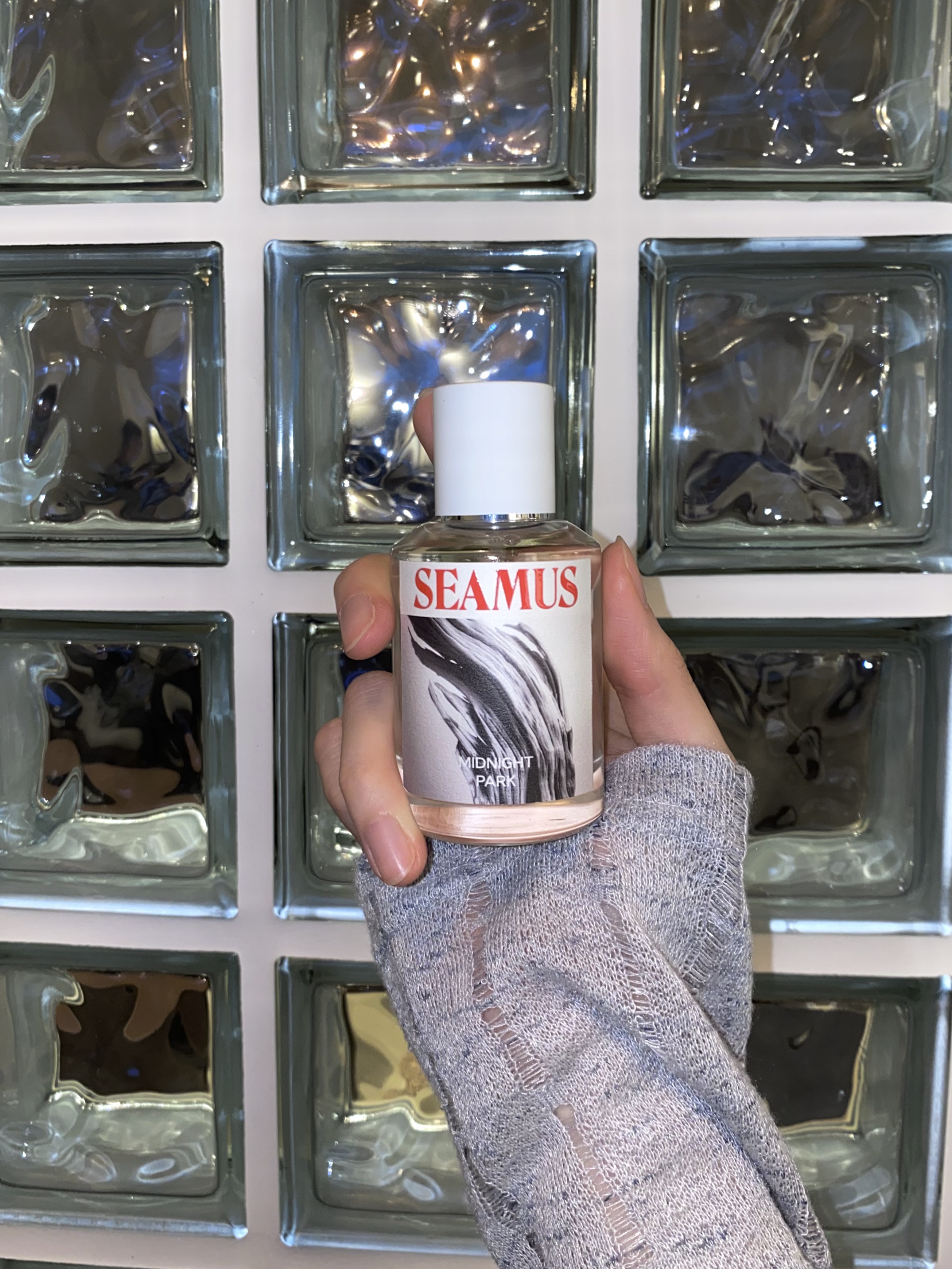 [3% 적립] SEAMUS Signature Eau de Parfum 50ml (6 Options) 착용 스타일 - 4