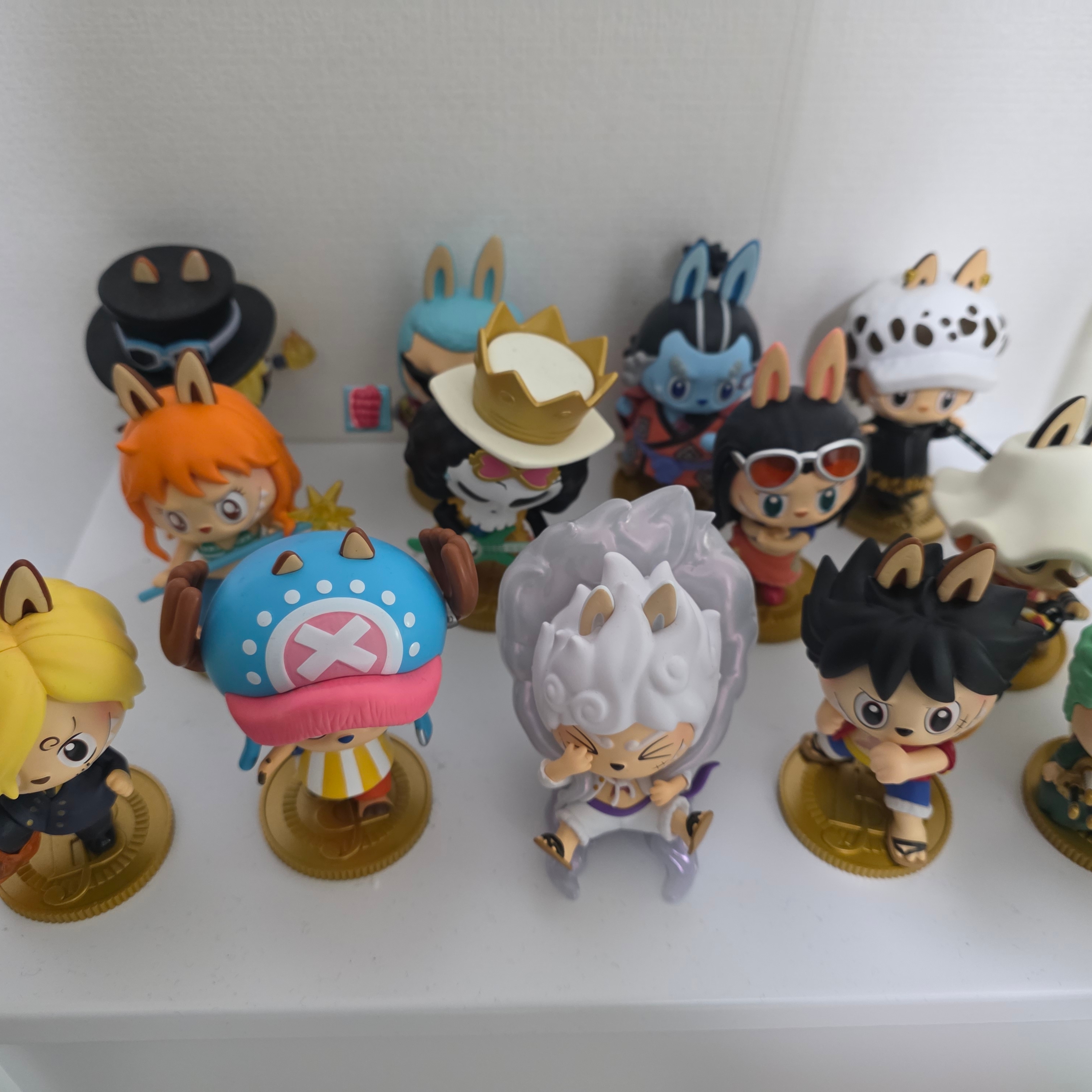 Pop Mart Labubu The Monsters x One Piece Series Figures Monkey.D.Luffy (Opened Case) 착용 스타일