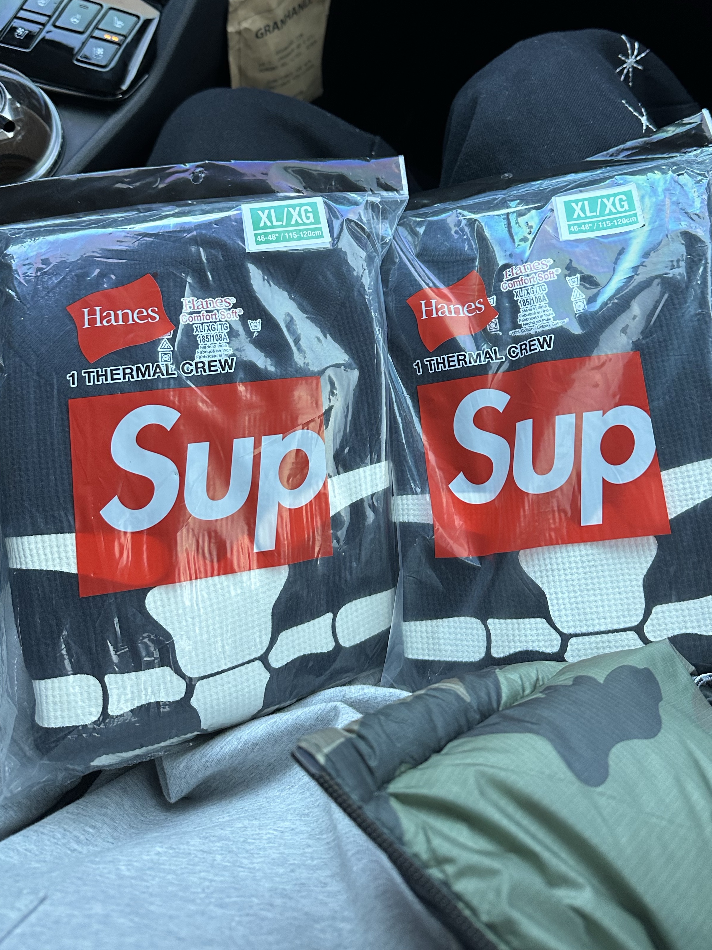 Supreme Hanes Bones Thermal Crew Black (1 Pack) 착용 스타일 - 2