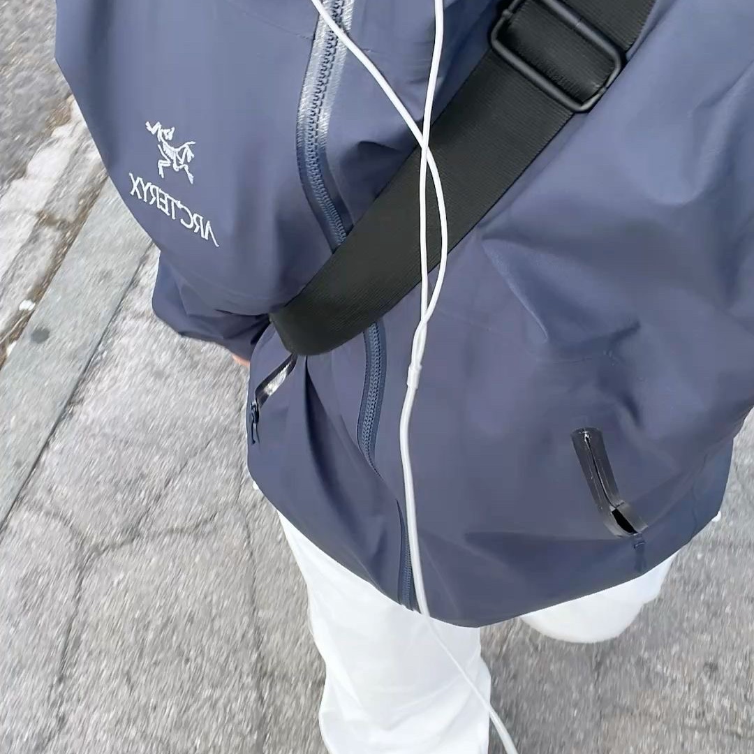 Arc'teryx Beta Jacket Black Sapphire 착용 스타일