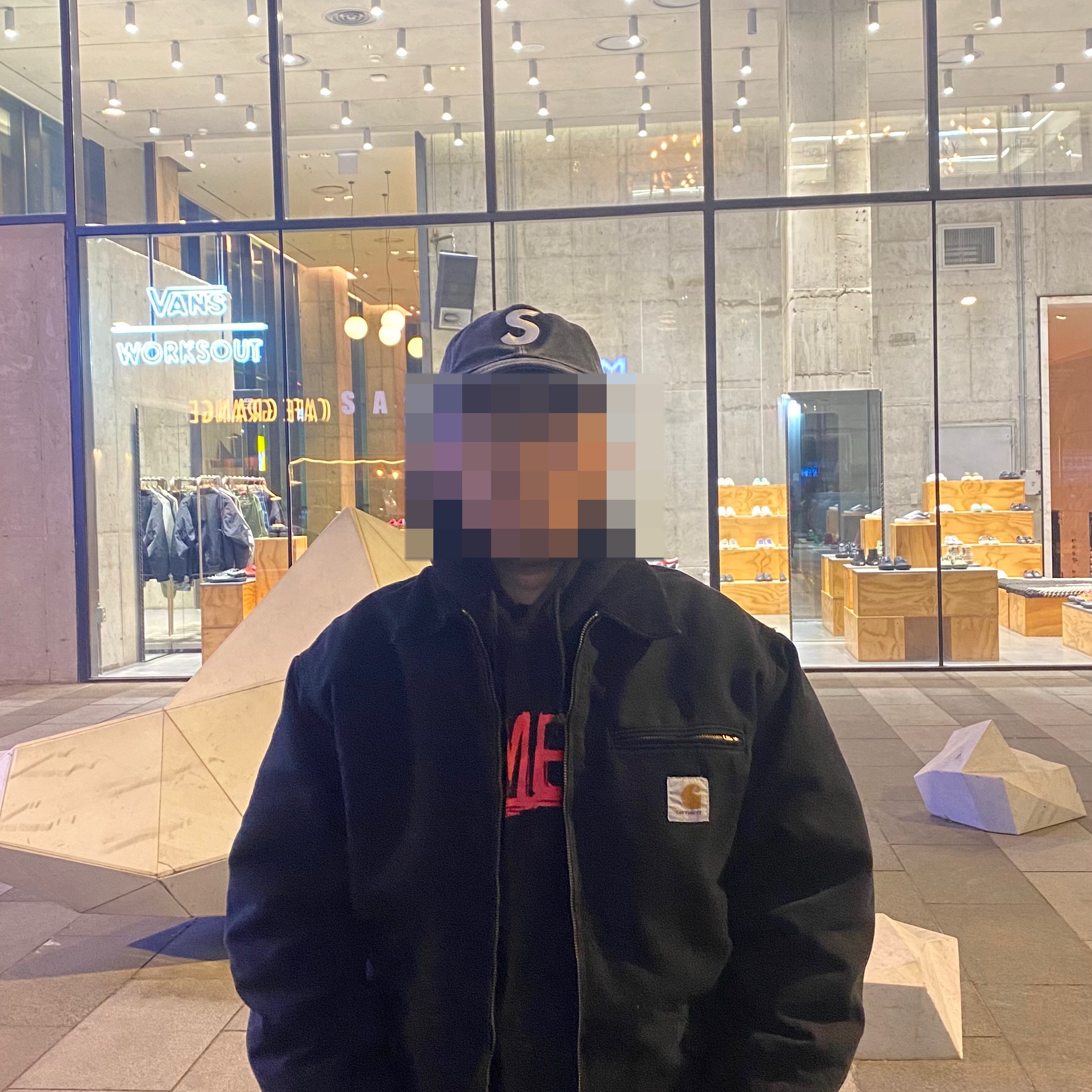Supreme Pigment Canvas S Logo 6-Panel Black - 23SS, Vetements World Tour Oversized Logo Hoodie Black White 착용 스타일 - 2