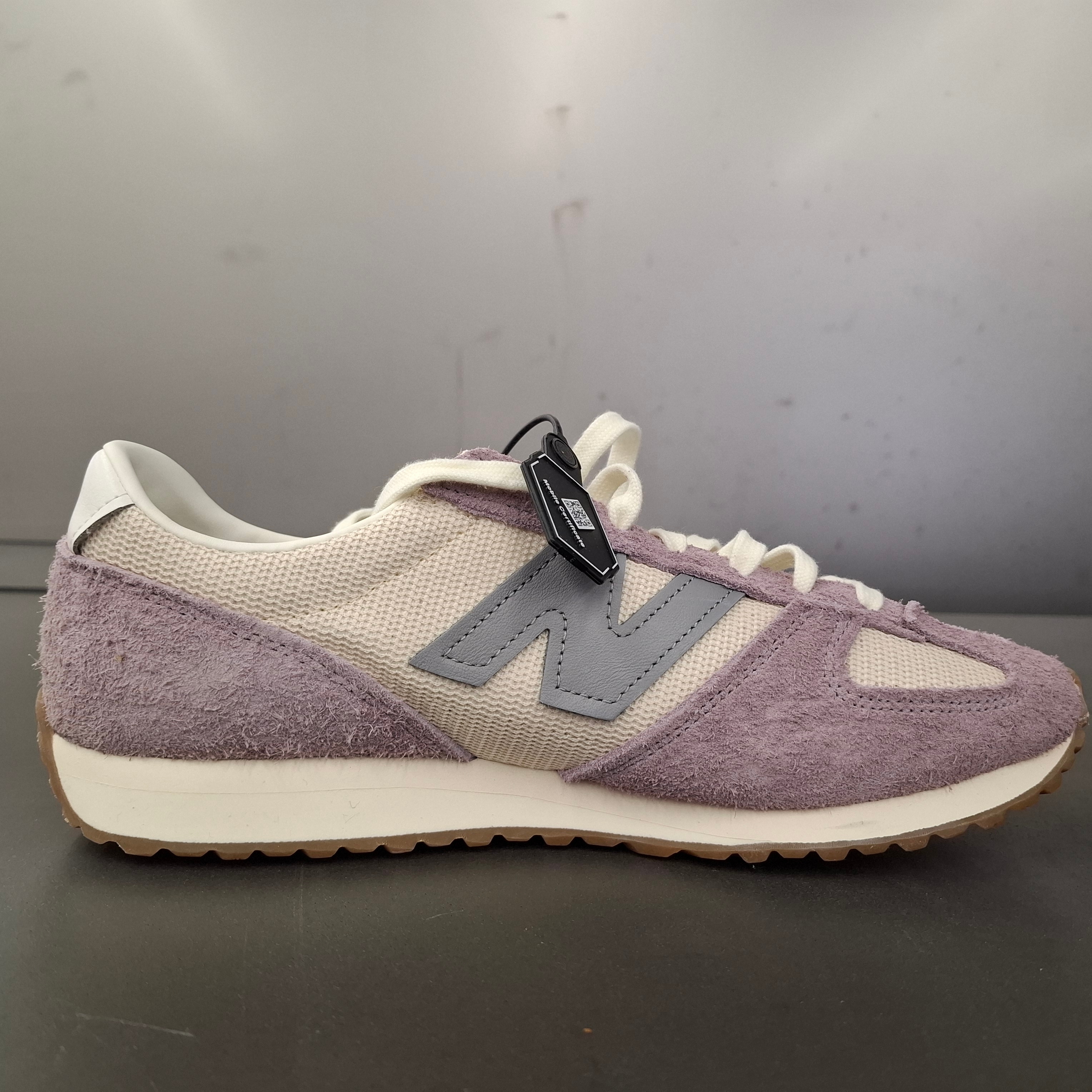 New Balance 471 Linen Ice Wine, New Balance 997 Made in USA Navy Blue 착용 스타일 - 2