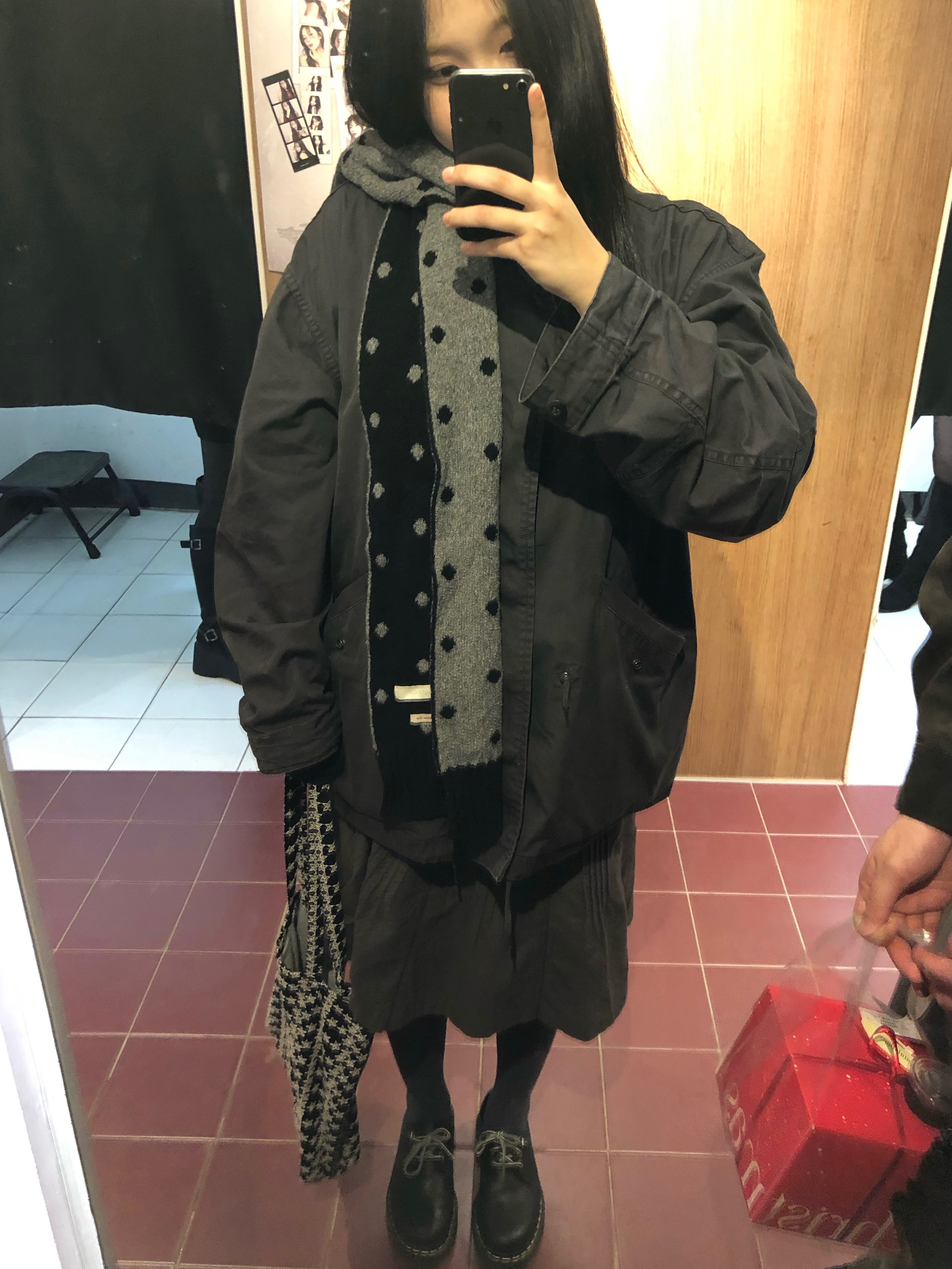 Hatchingroom Short Mods Parka Purple Black 착용 스타일 - 2