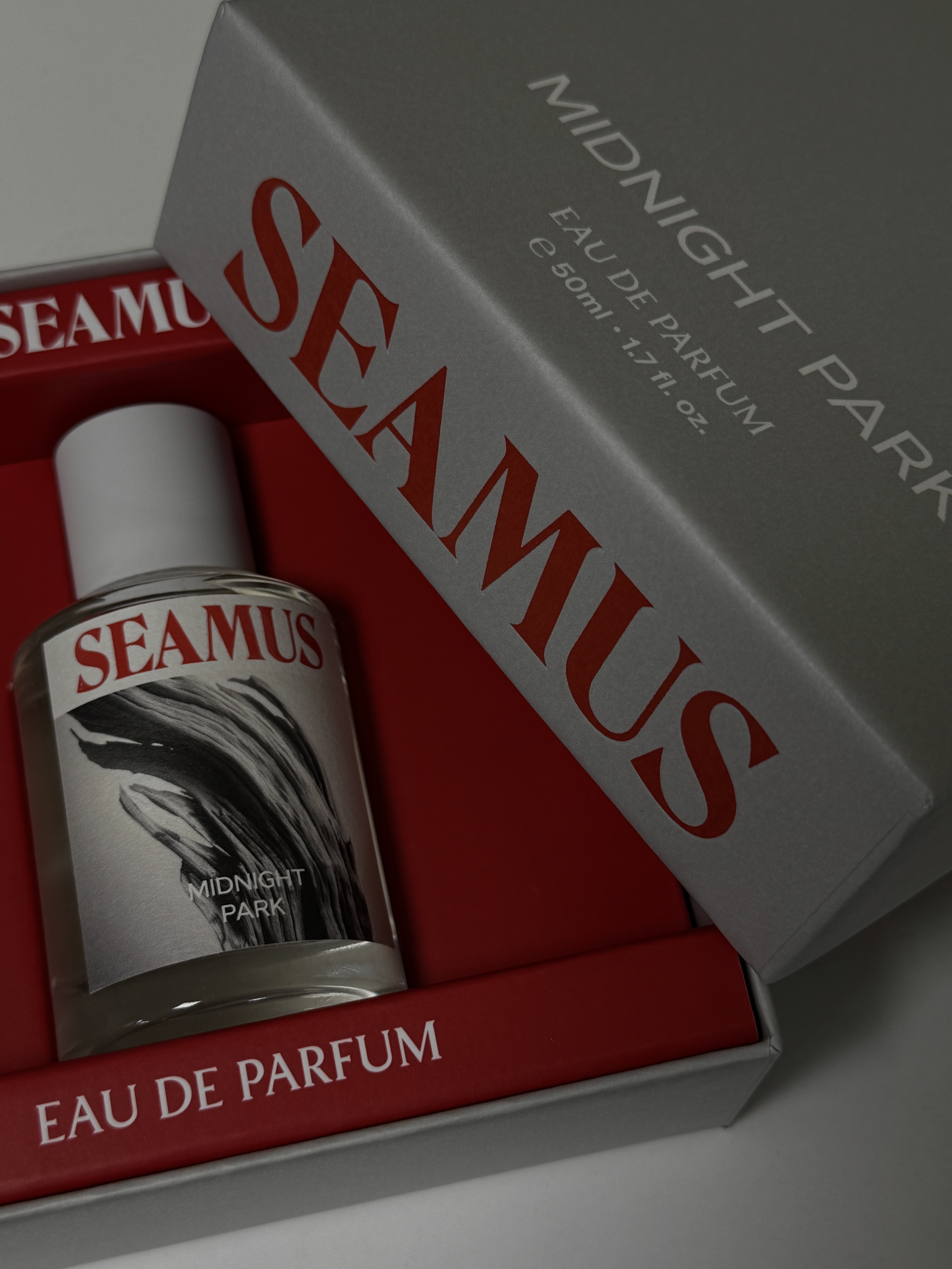 [3% 적립] SEAMUS Signature Eau de Parfum 50ml (6 Options) 착용 스타일 - 1