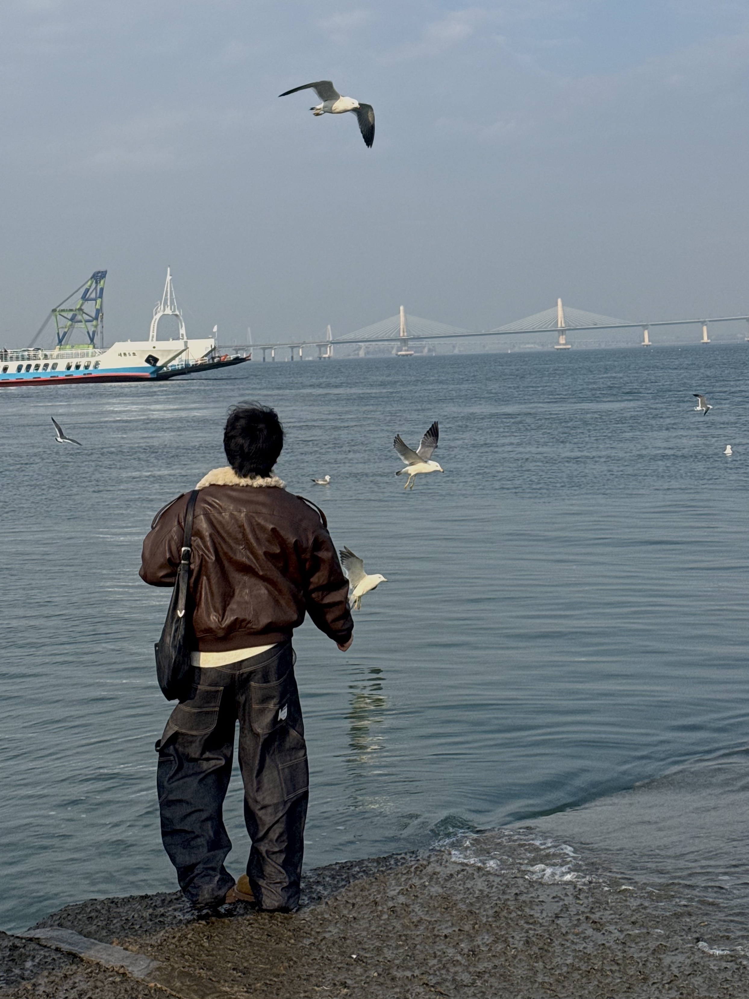 Remagine Hybrid Derby Shoes Starting Bigger Wheat, Gentle Monster x Maison Margiela MM114 Black Clear 착용 스타일 - 5