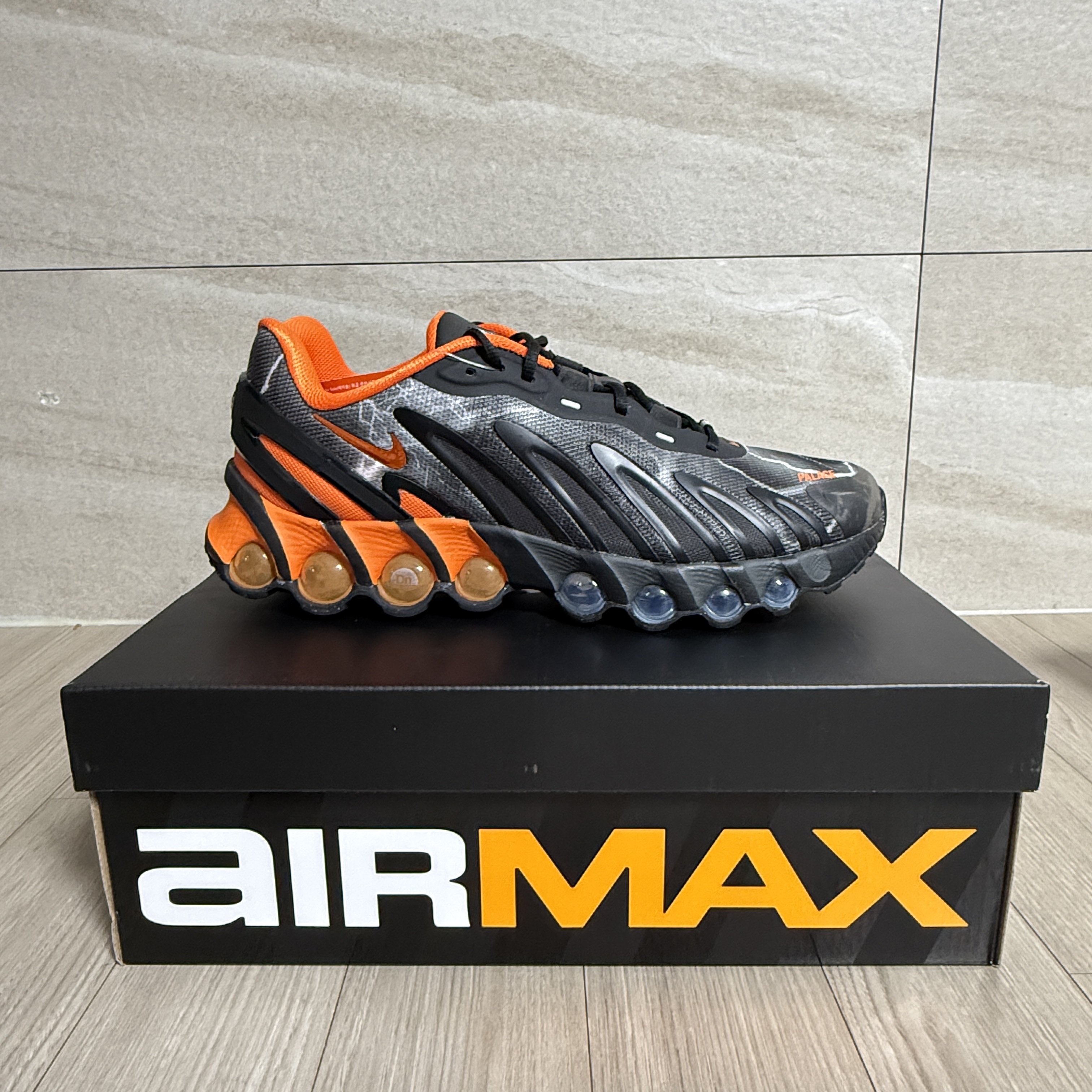 Nike x Palace Air Max Dn8 Black Safety Orange 착용 스타일 - 3