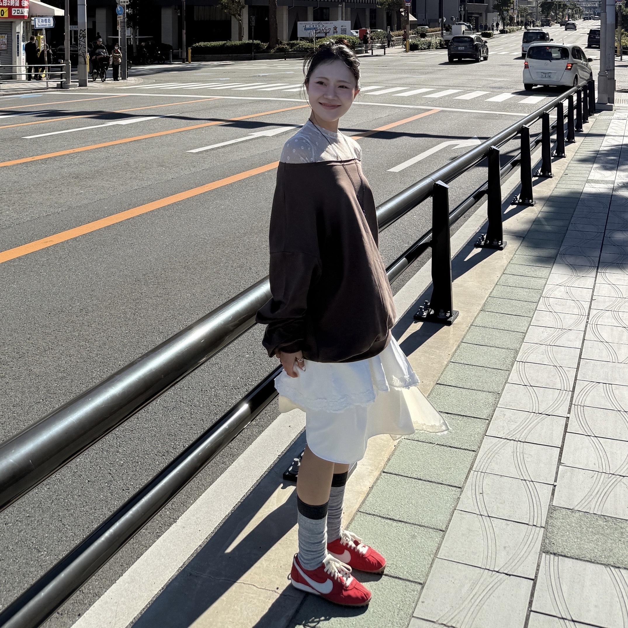 Nike x Jacquemus Moon Shoe SP University Red and Bicycle Yellow 착용 스타일 - 2