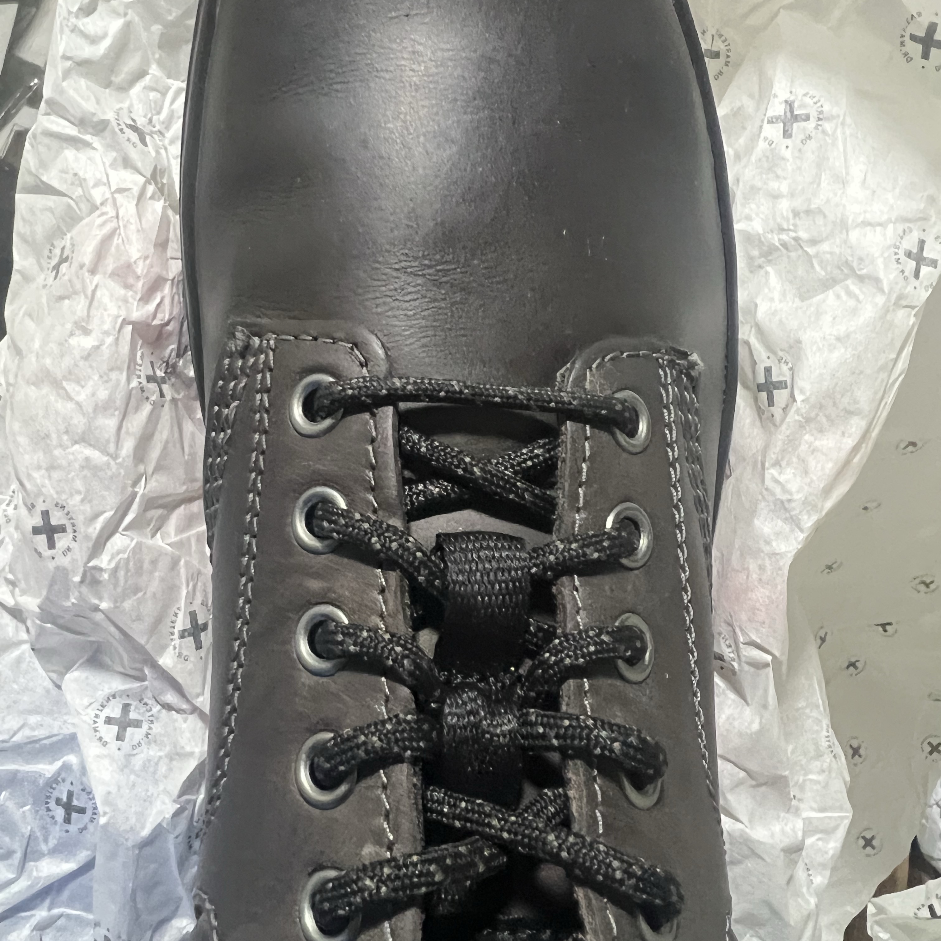 Dr. Martens Reeder Leather Utility Shoes Grey 착용 스타일 - 2