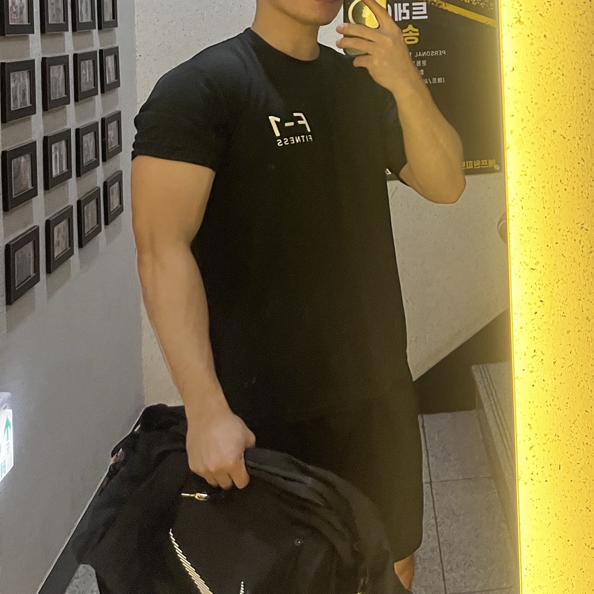 Nike Gym Club Duffle Bag 24L Black 착용 스타일