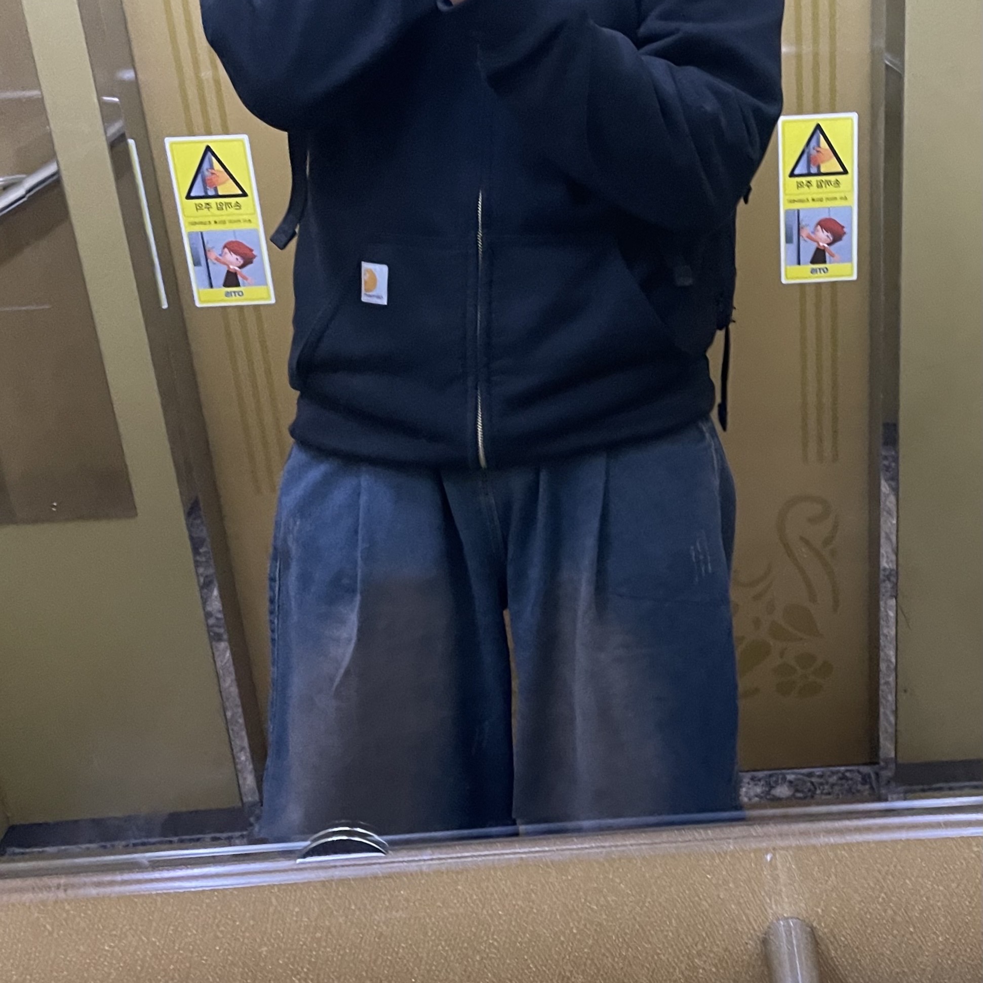 Carhartt Loose Fit Midweight Regular Full Zip Sweatshirt Black 착용 스타일