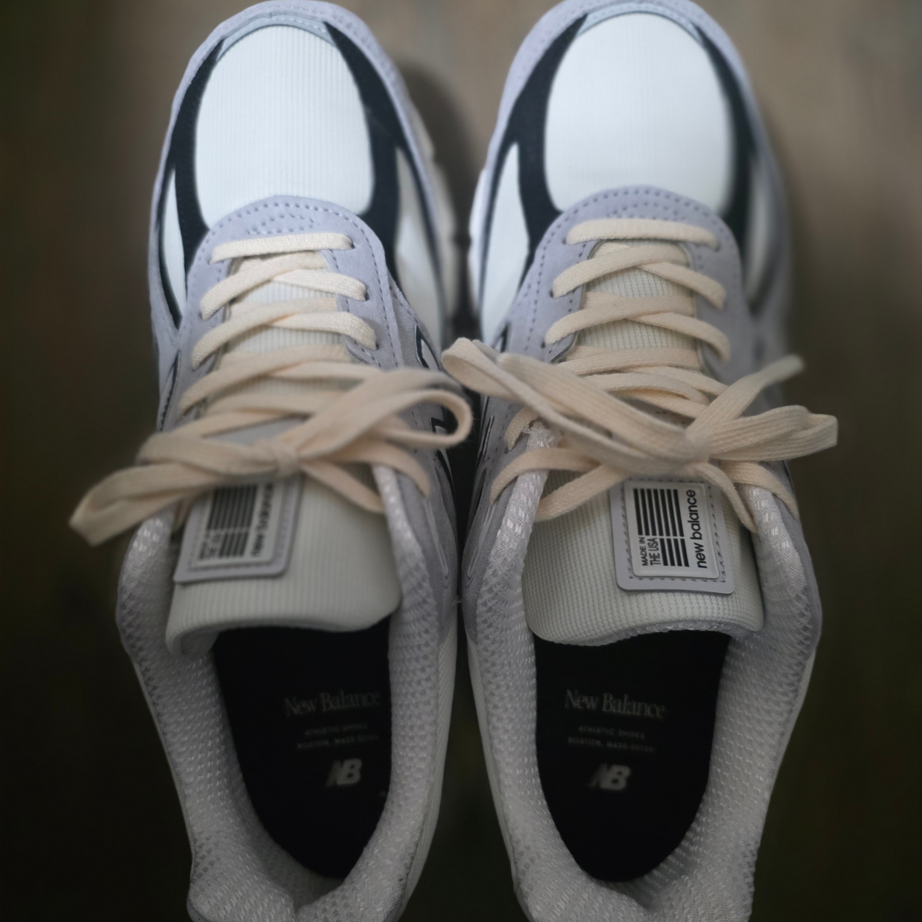 New Balance 990v4 Made in USA Grey Black 착용 스타일 - 2