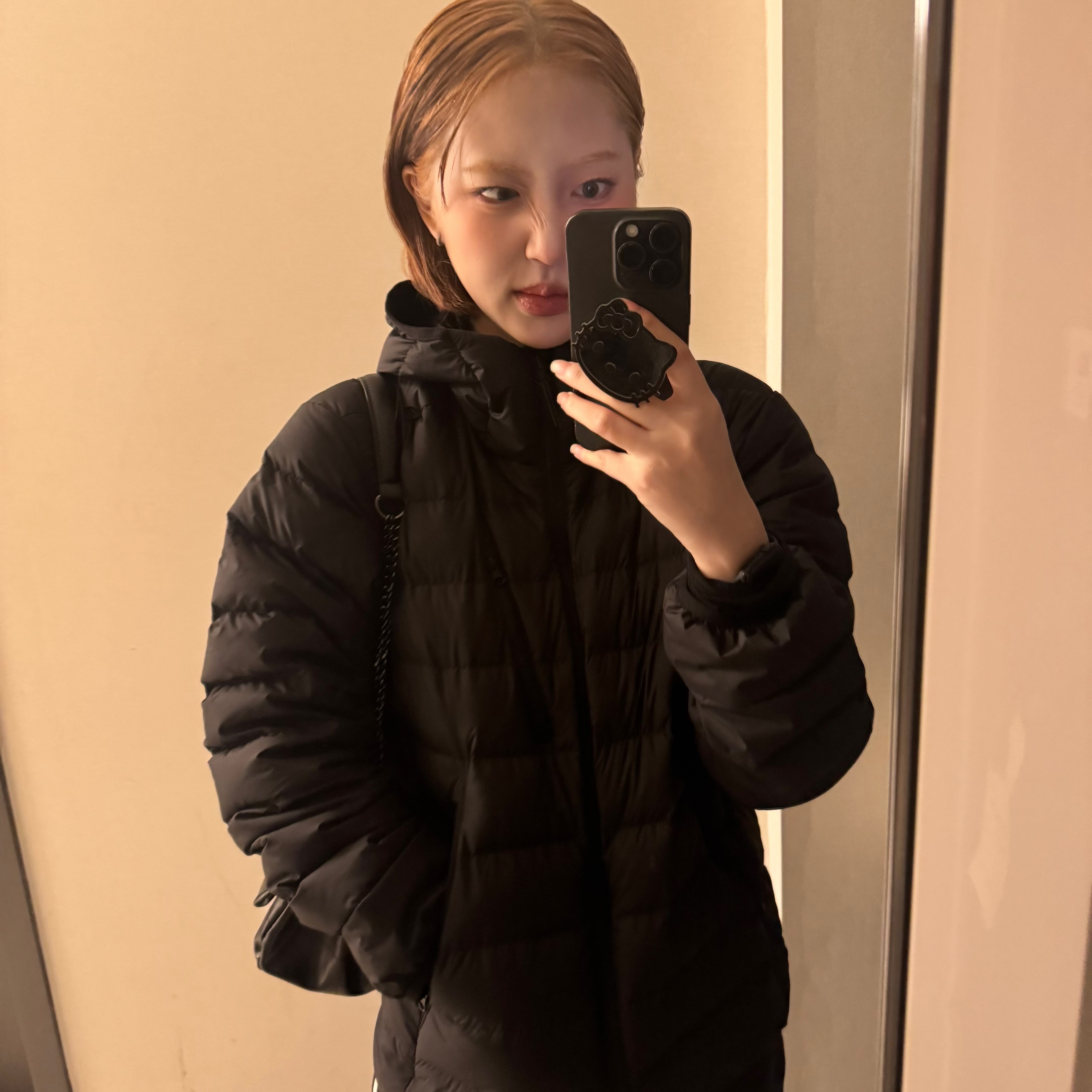 Musinsa Standard City Leisure Hooded Light Down Jacket Black 착용 스타일 - 2