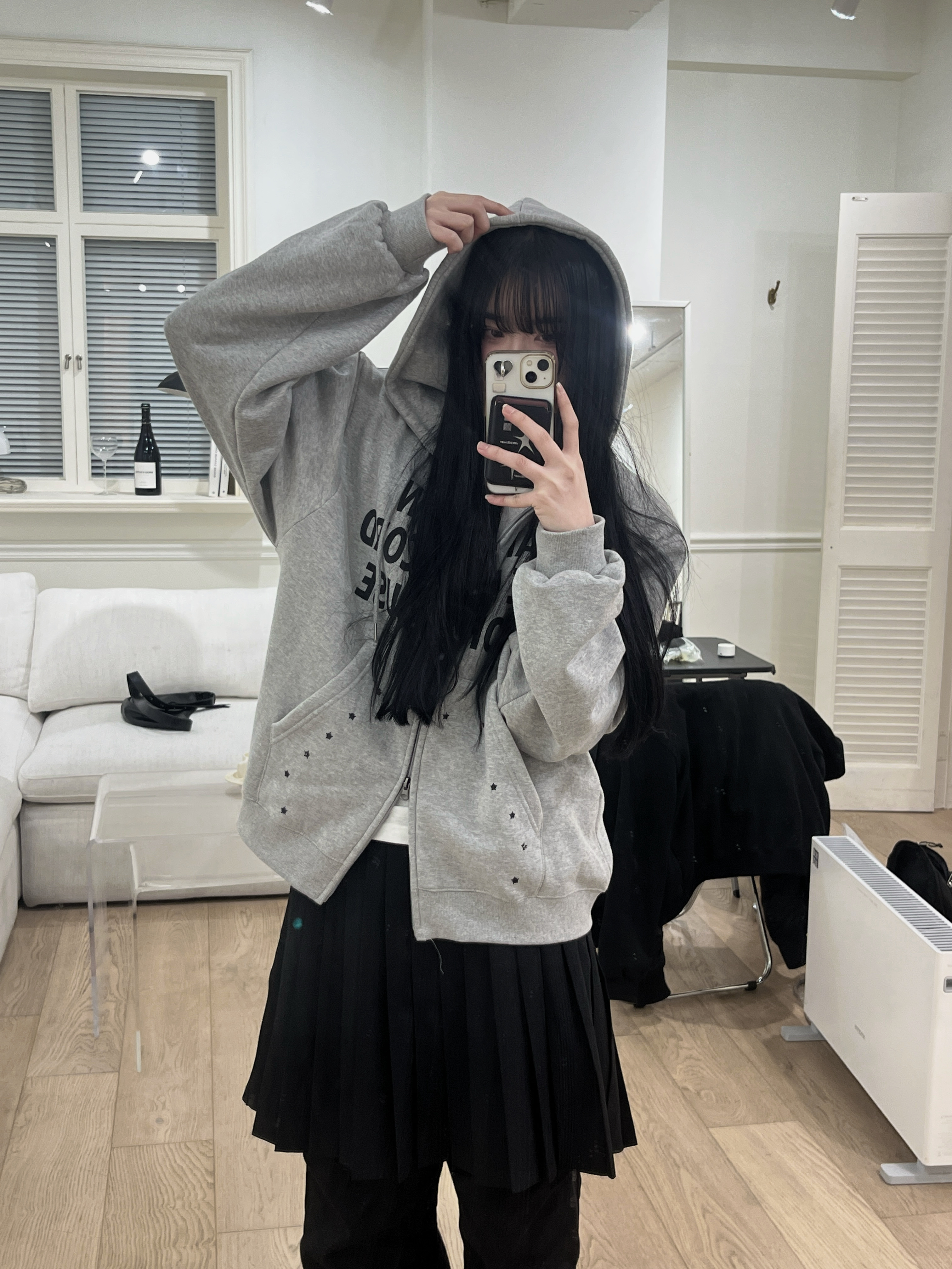 SLOW RECORD HOUSE Typo Star Hood Zip-Up Grey 착용 스타일 - 1