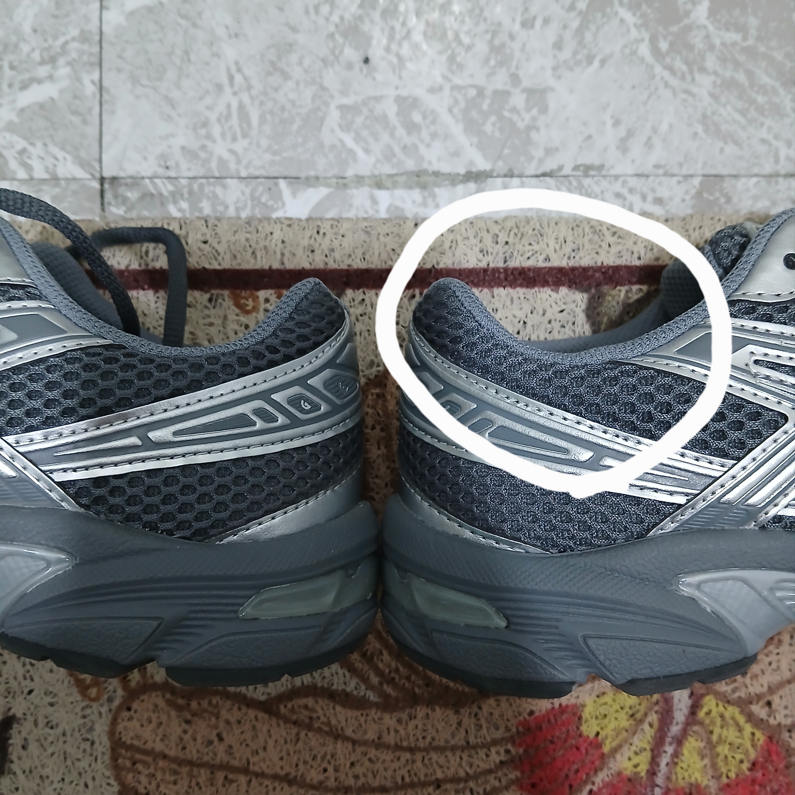 Asics Gel-1130 Steel Grey Pure Silver 착용 스타일