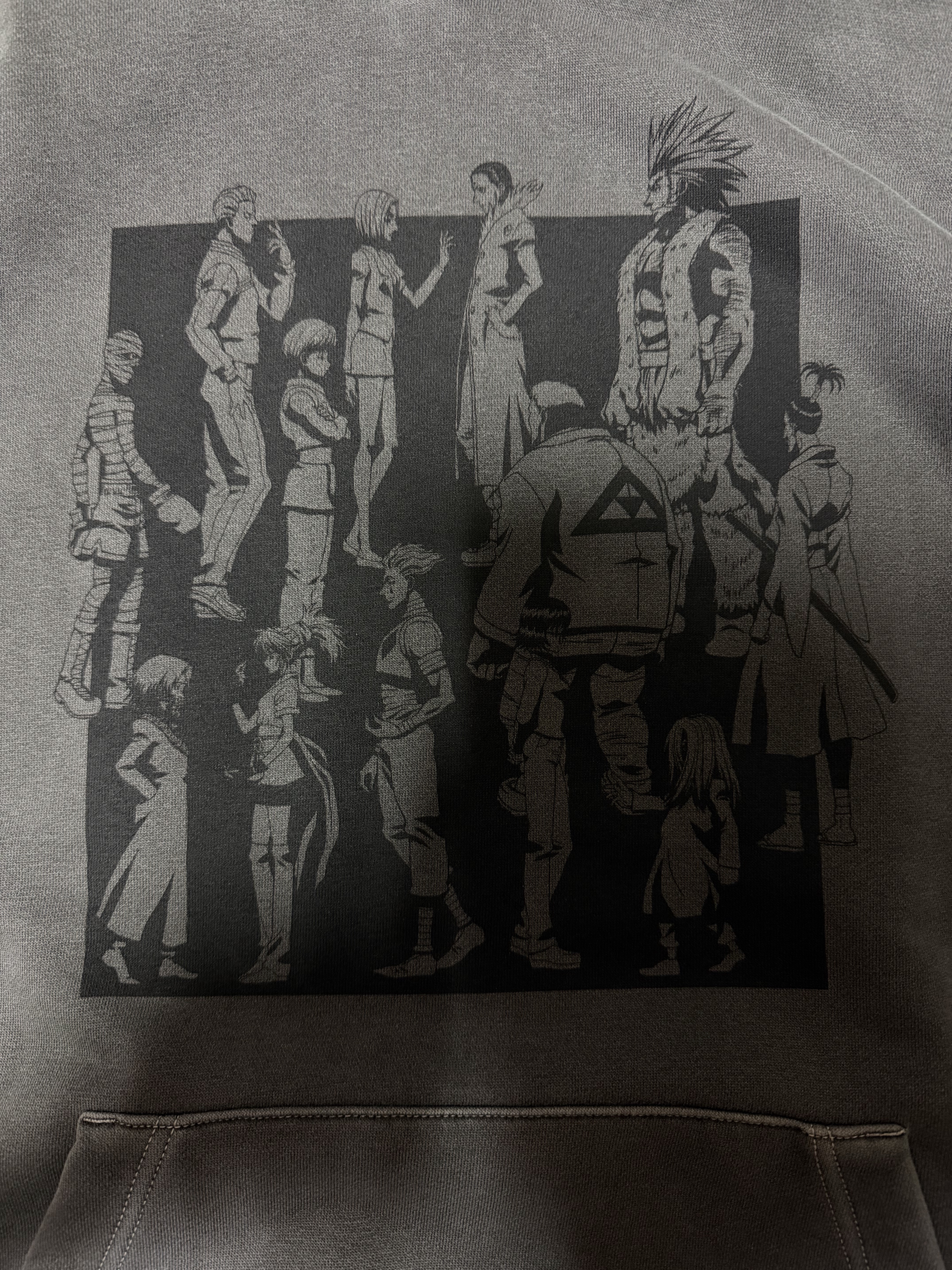 Spao x Hunter x Hunter Pigment Hooded Sweatshirt Charcoal 착용 스타일