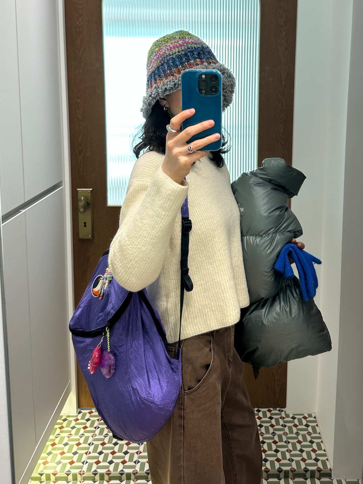 The North Face White Label Wave RDS Down Jacket Khaki, Ticket to the Moon Mini Backpack Purple (15L) 착용 스타일 - 1