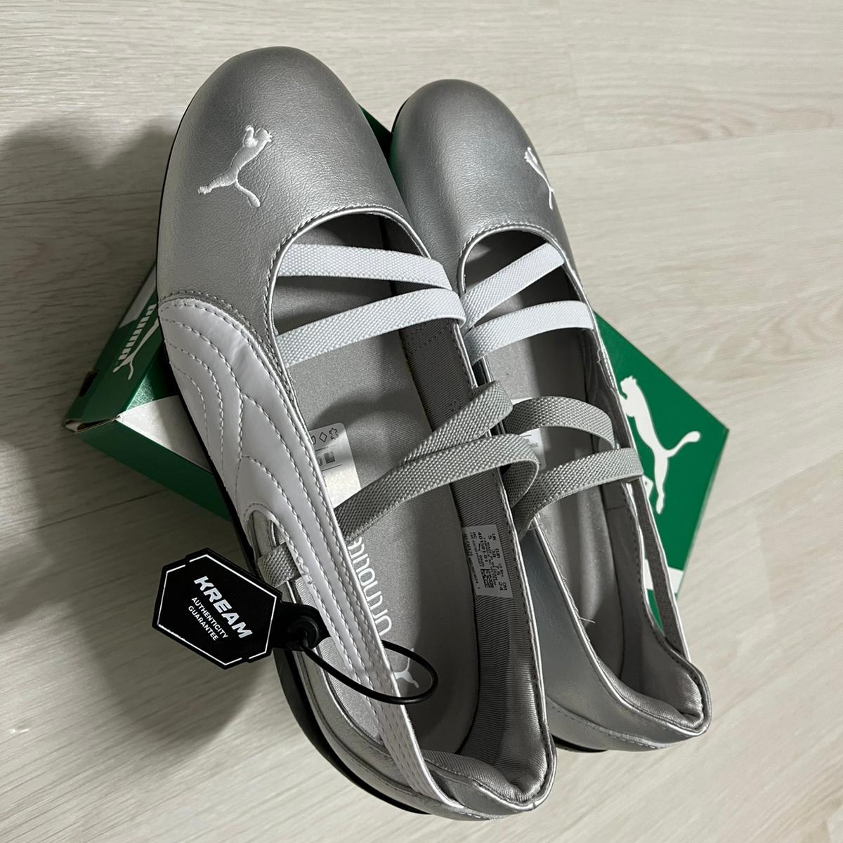 (W) Puma Speedcat Ballet Metallic Puma Silver Puma White 착용 스타일 - 1