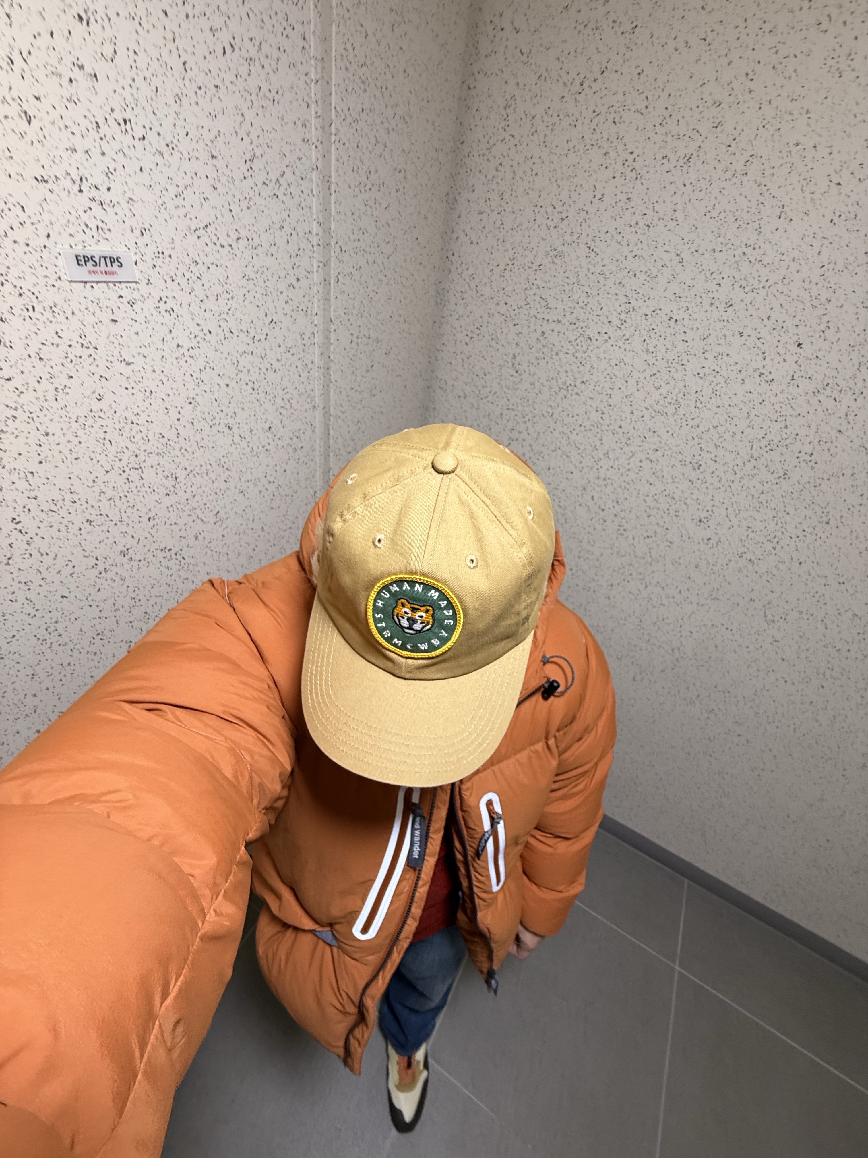 Nike x Travis Scott Air Max 1 Cact.us Brown 착용 스타일 - 3