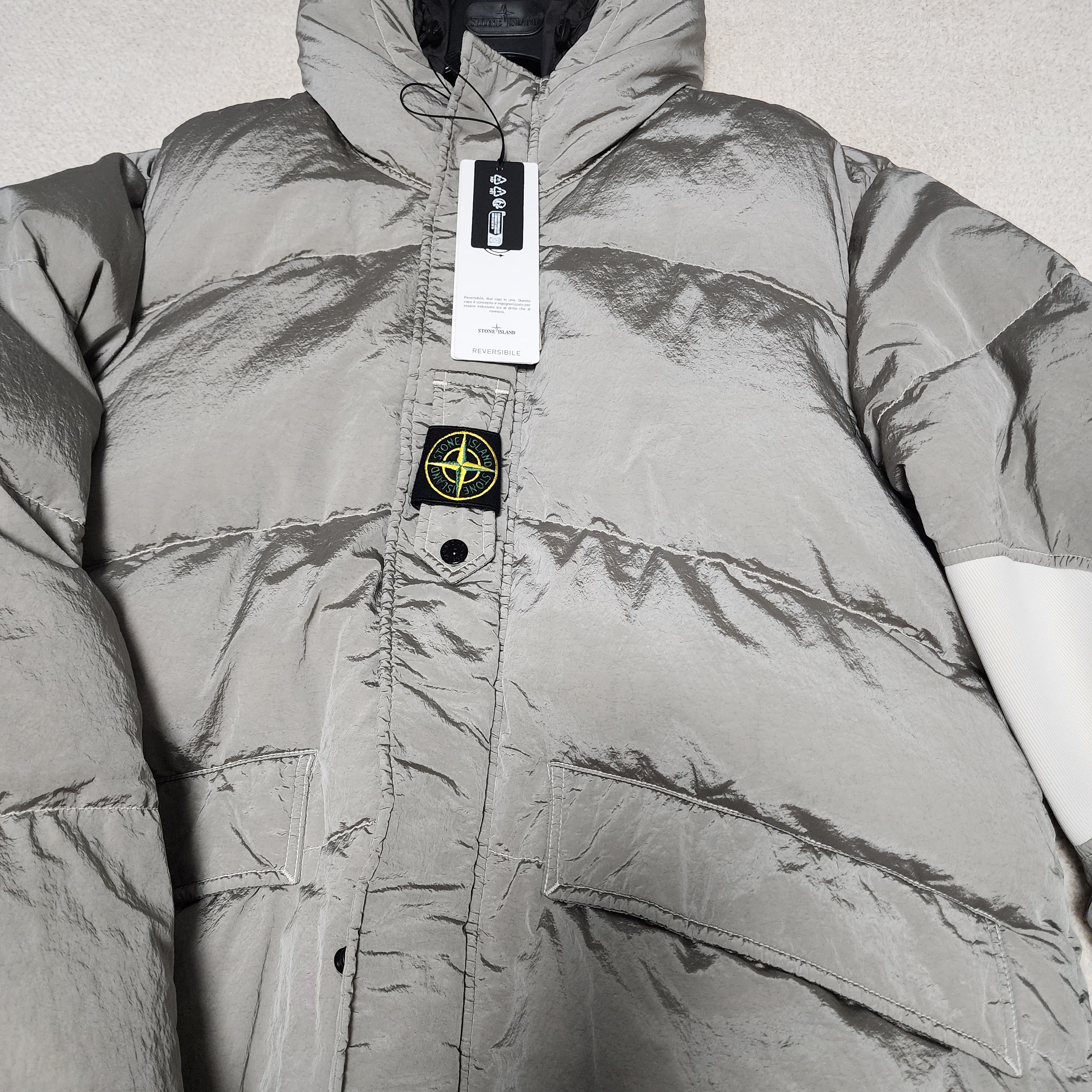 Stone Island 42719 Nylon Metal in Econyl Regenerated Nylon Reversible Down Stucco - 23FW 착용 스타일