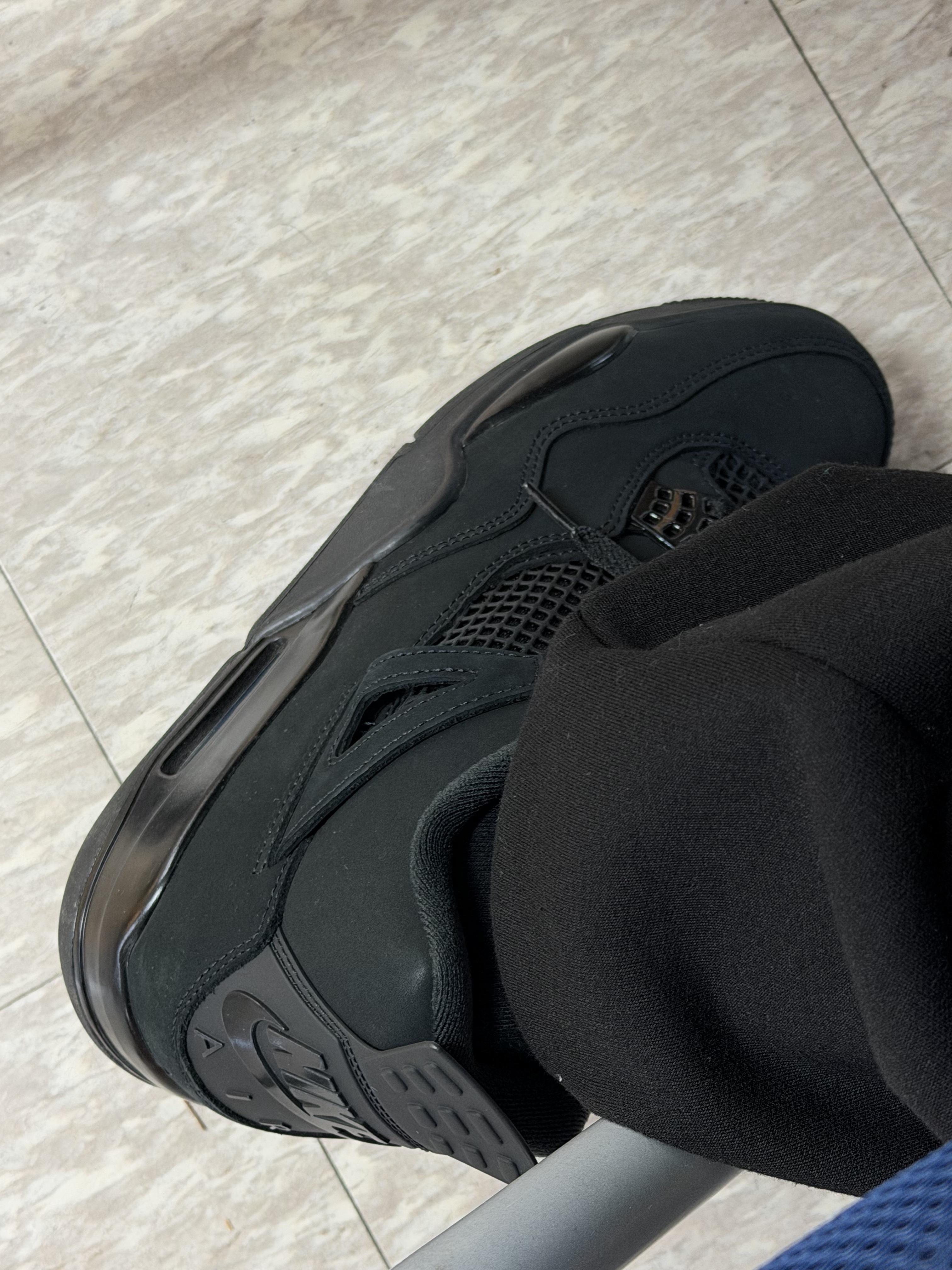 Jordan 4 Retro Black Cat 2025 착용 스타일 - 2