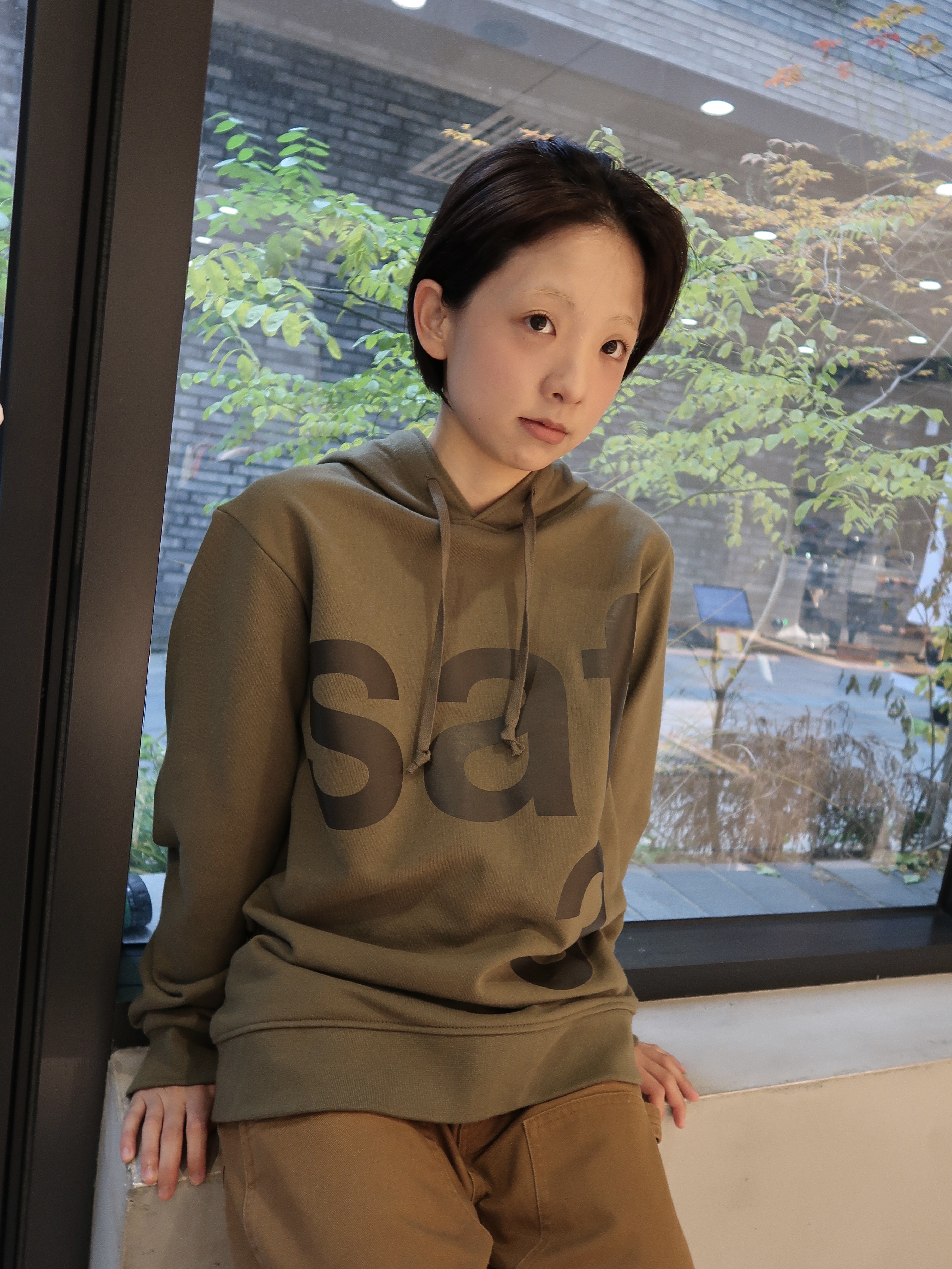 [KREAM 단독] Safarispot Basic Safari Hoodie Sand, [KREAM 단독] Safarispot Basic Safari Hoodie Black 착용 스타일 - 1