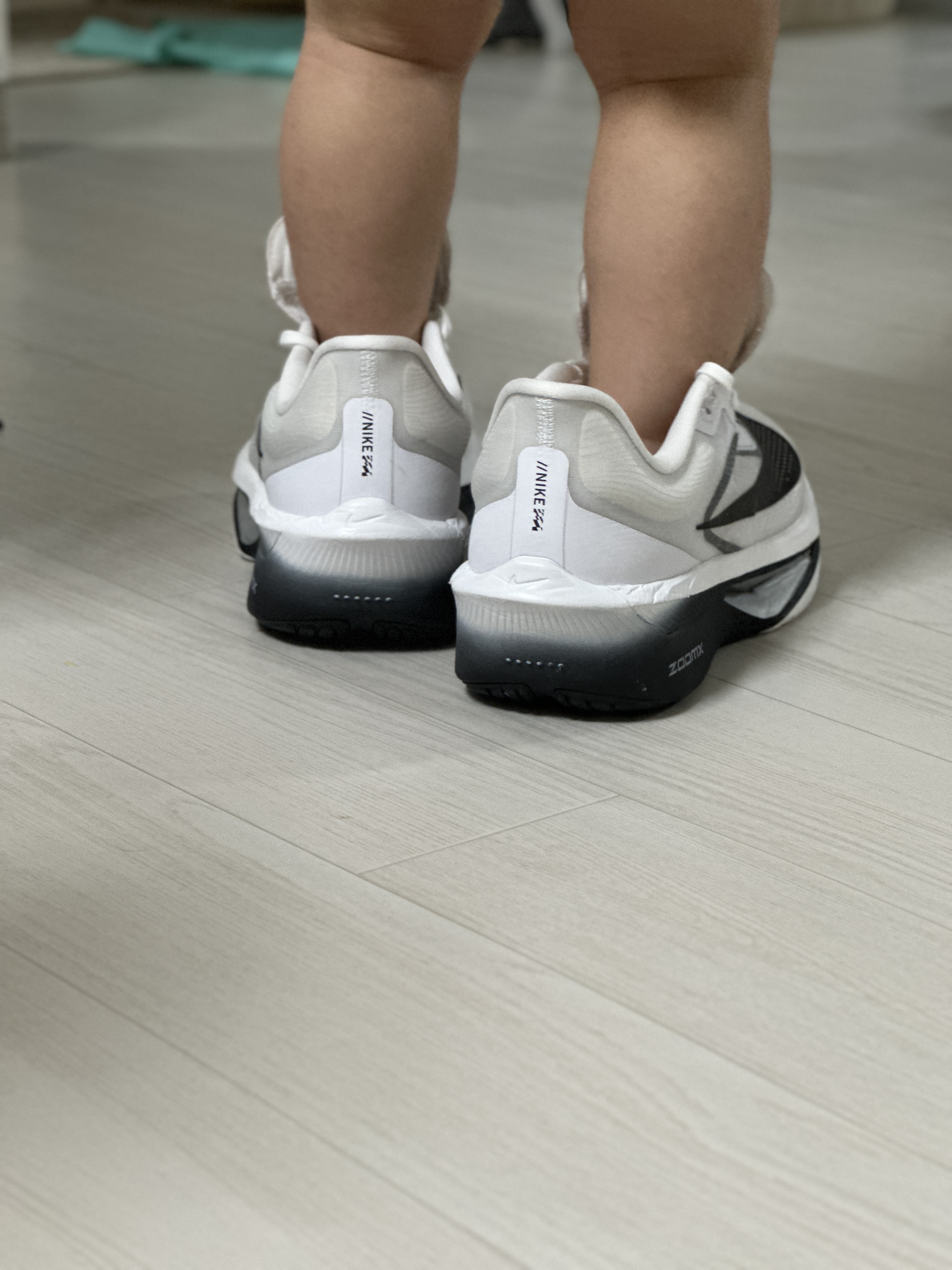 Nike Zoom Fly 6 White Smoke Grey 착용 스타일 - 4