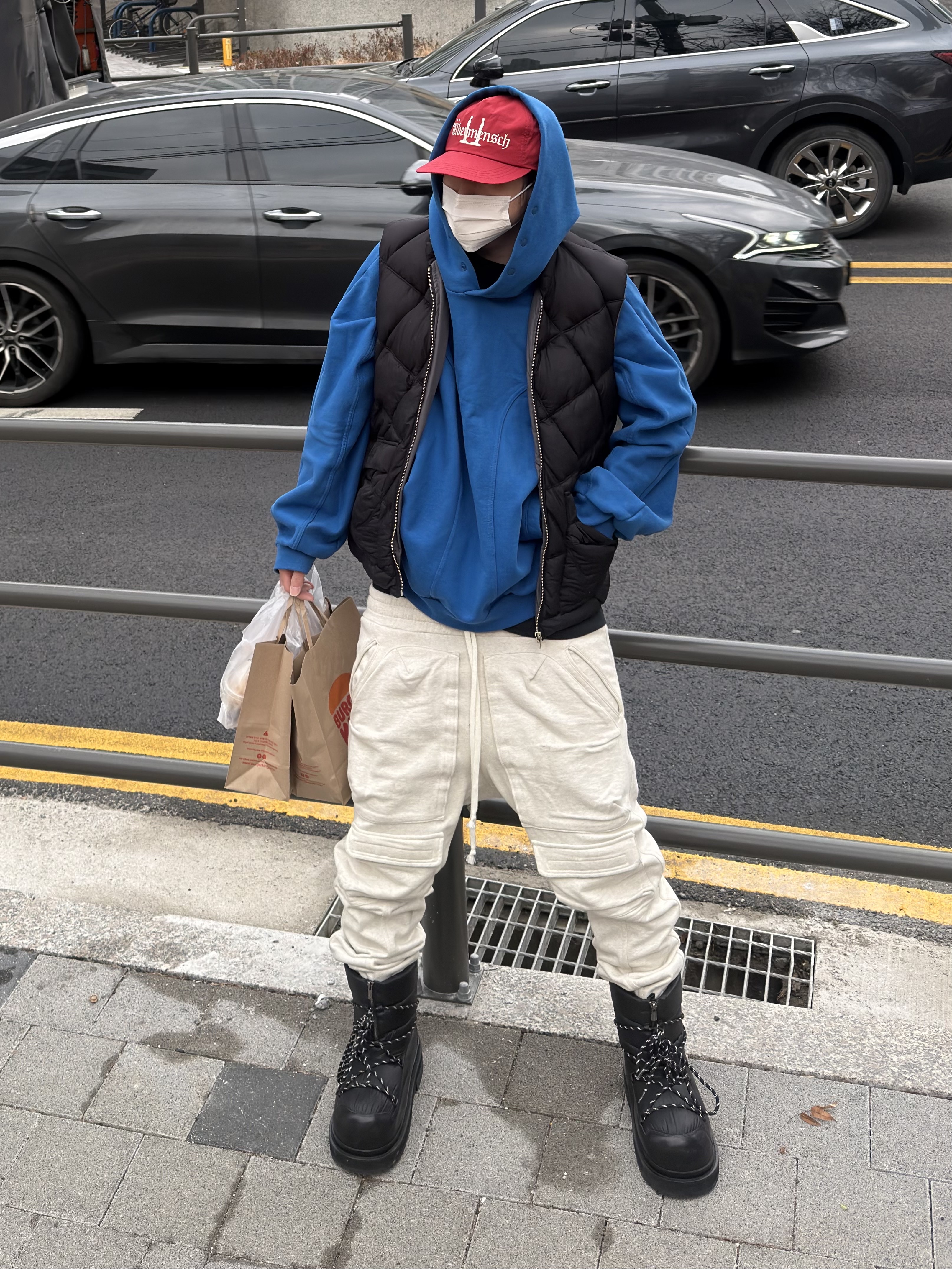 G-DRAGON Ubermensch Cap Burgundy, Grailz Geometry Hoodie Azzuri Blue 착용 스타일 - 2