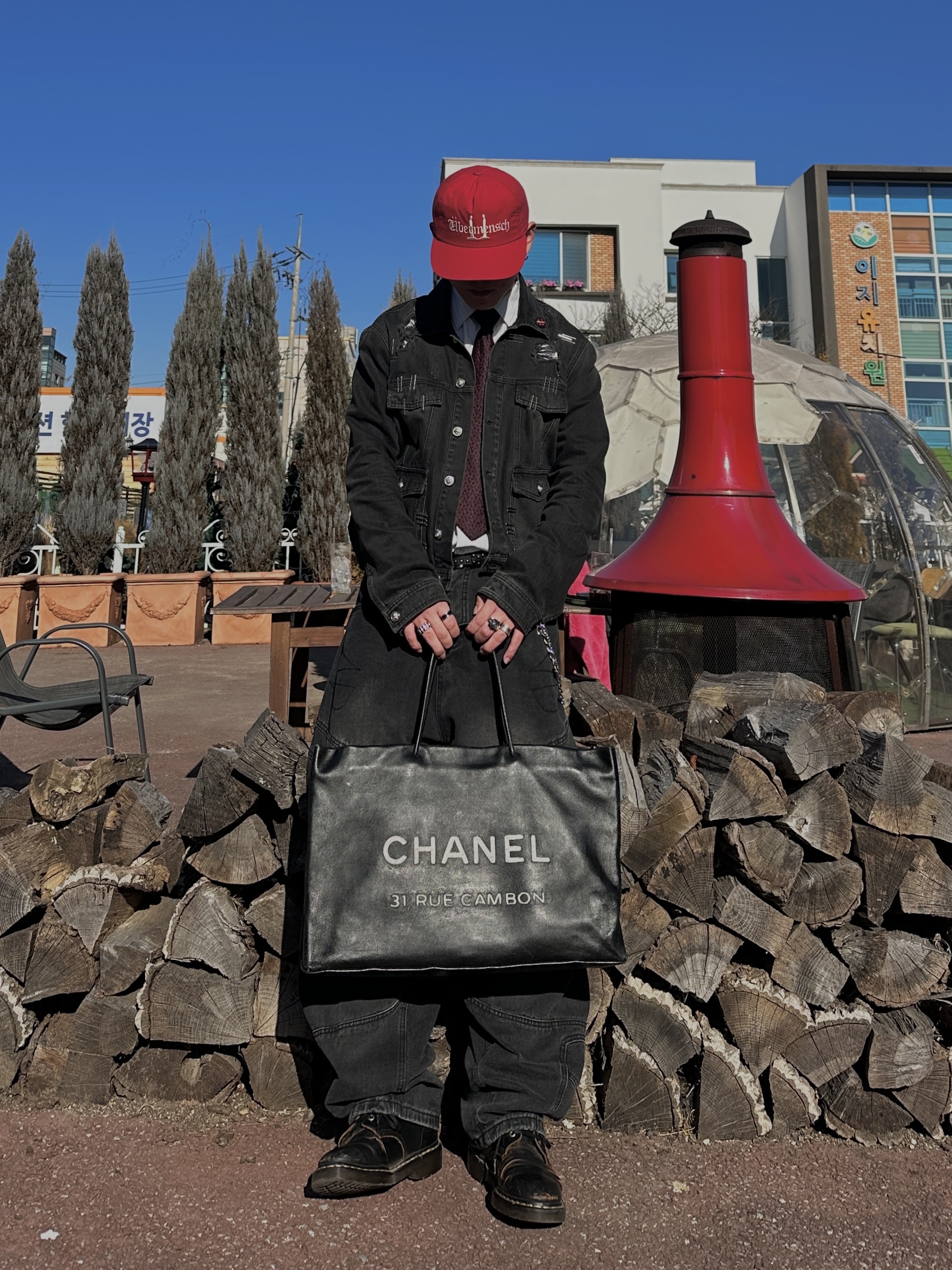 Dr. Martens 1460 Smooth Boots Black, G-DRAGON Ubermensch Cap Burgundy 착용 스타일 - 4