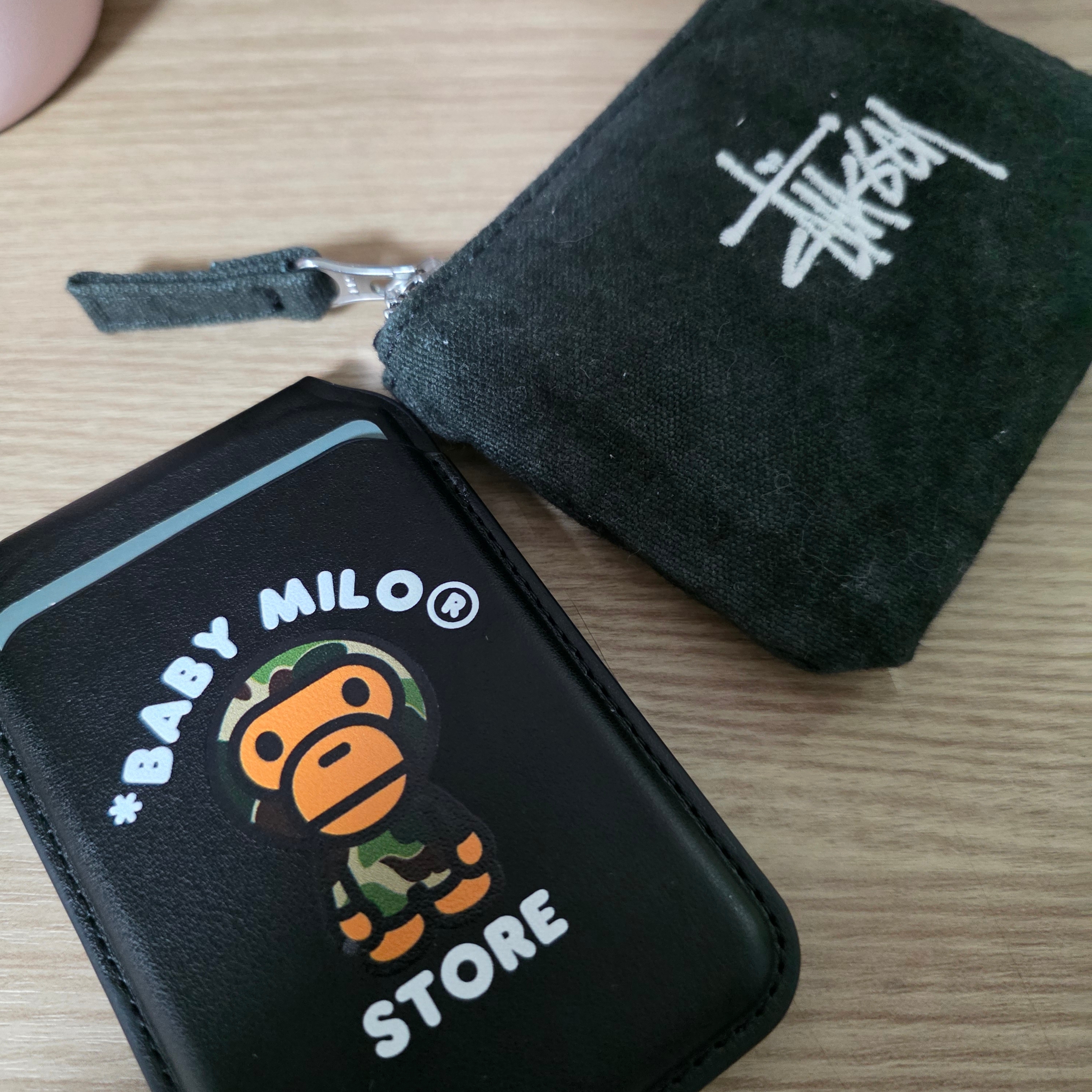 BAPE Baby Milo MagSafe Card Holder Black, Stussy Canvas Coin Pouch Washed Black 착용 스타일