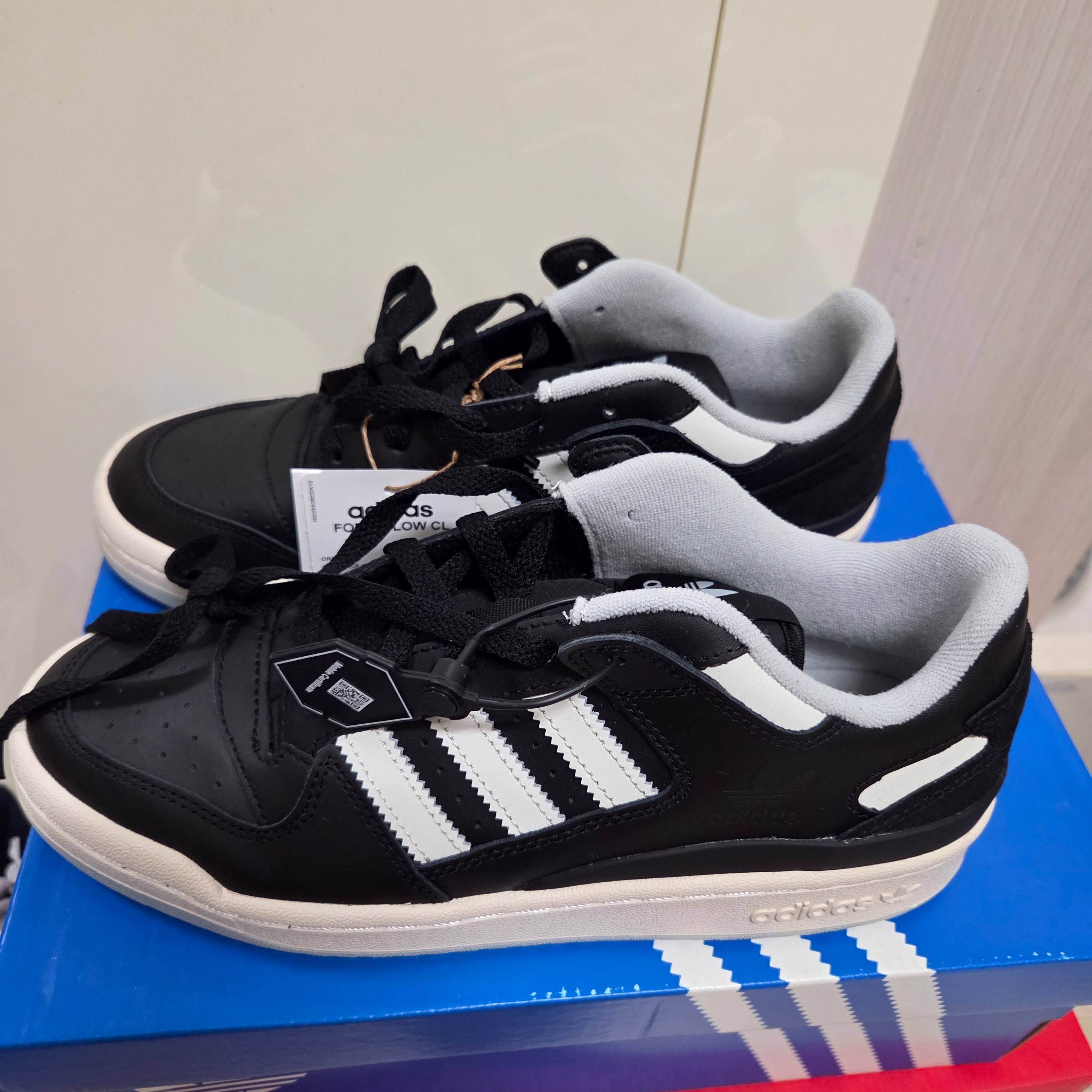 Adidas Forum Low Core Black Orbit Grey Wonder Silver 착용 스타일