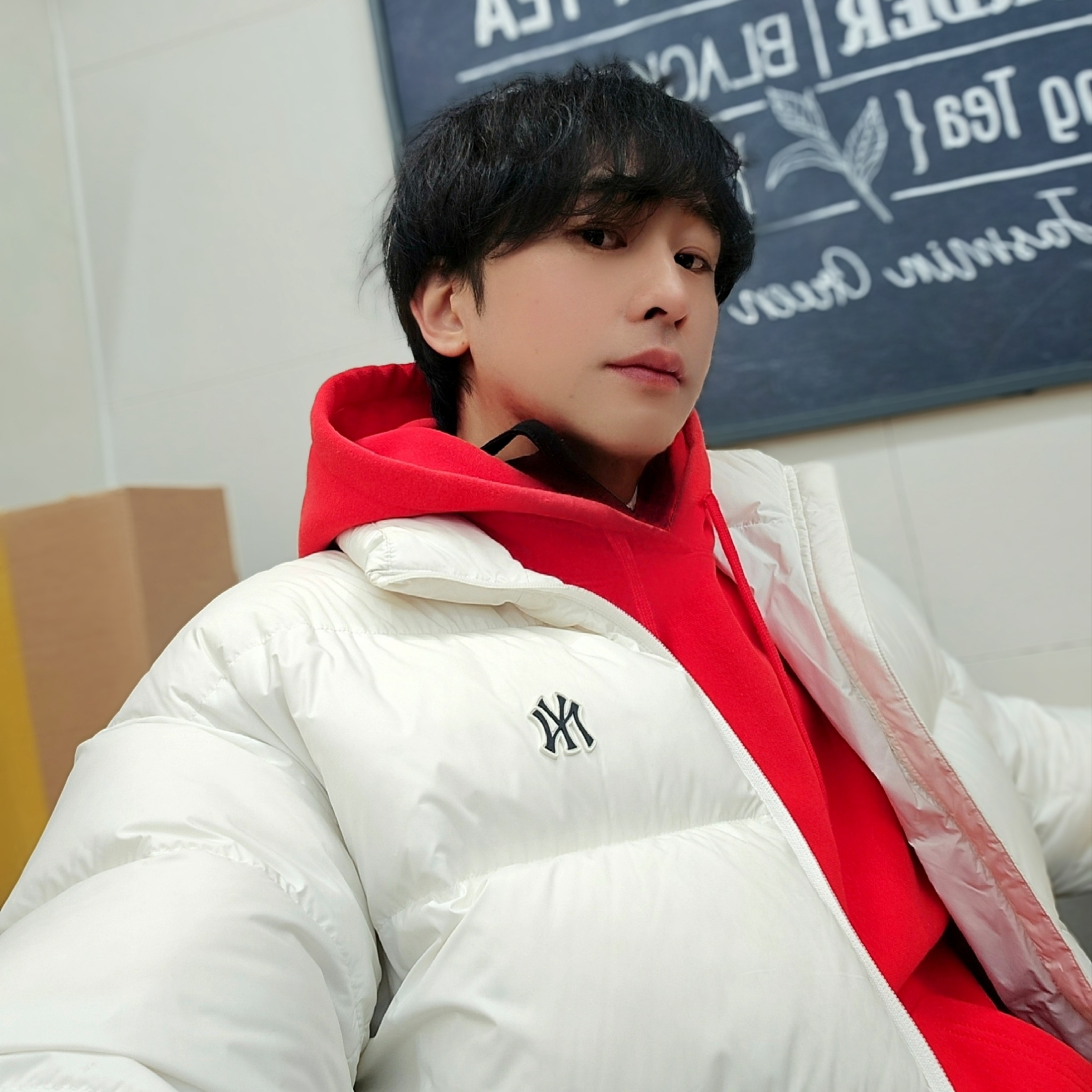 Stussy Beach Roots Hoodie Red, Nike Air Max Dn8 Black Anthracite 착용 스타일 - 2