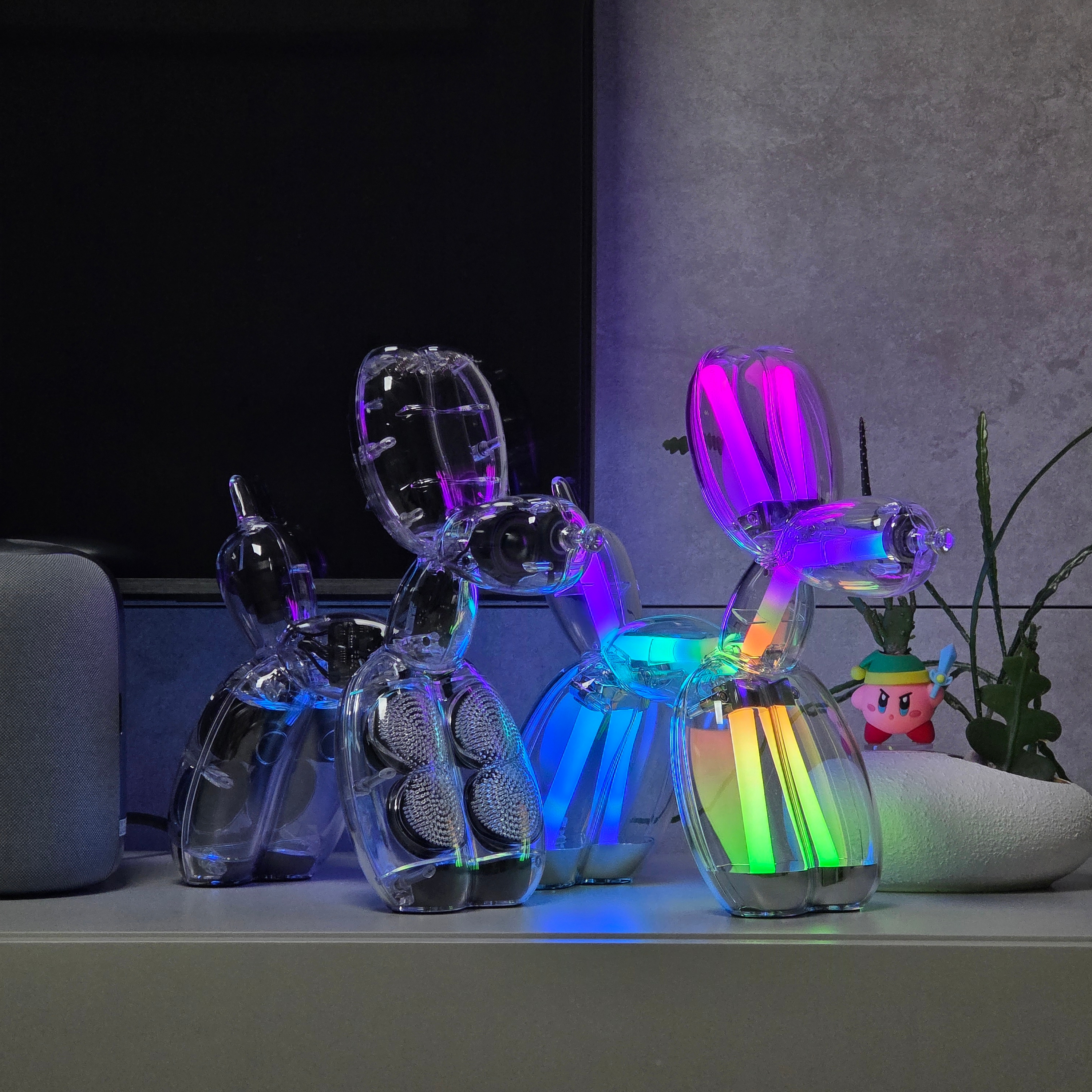 Lexon x Jeff Koons Balloon Dog Speaker 착용 스타일