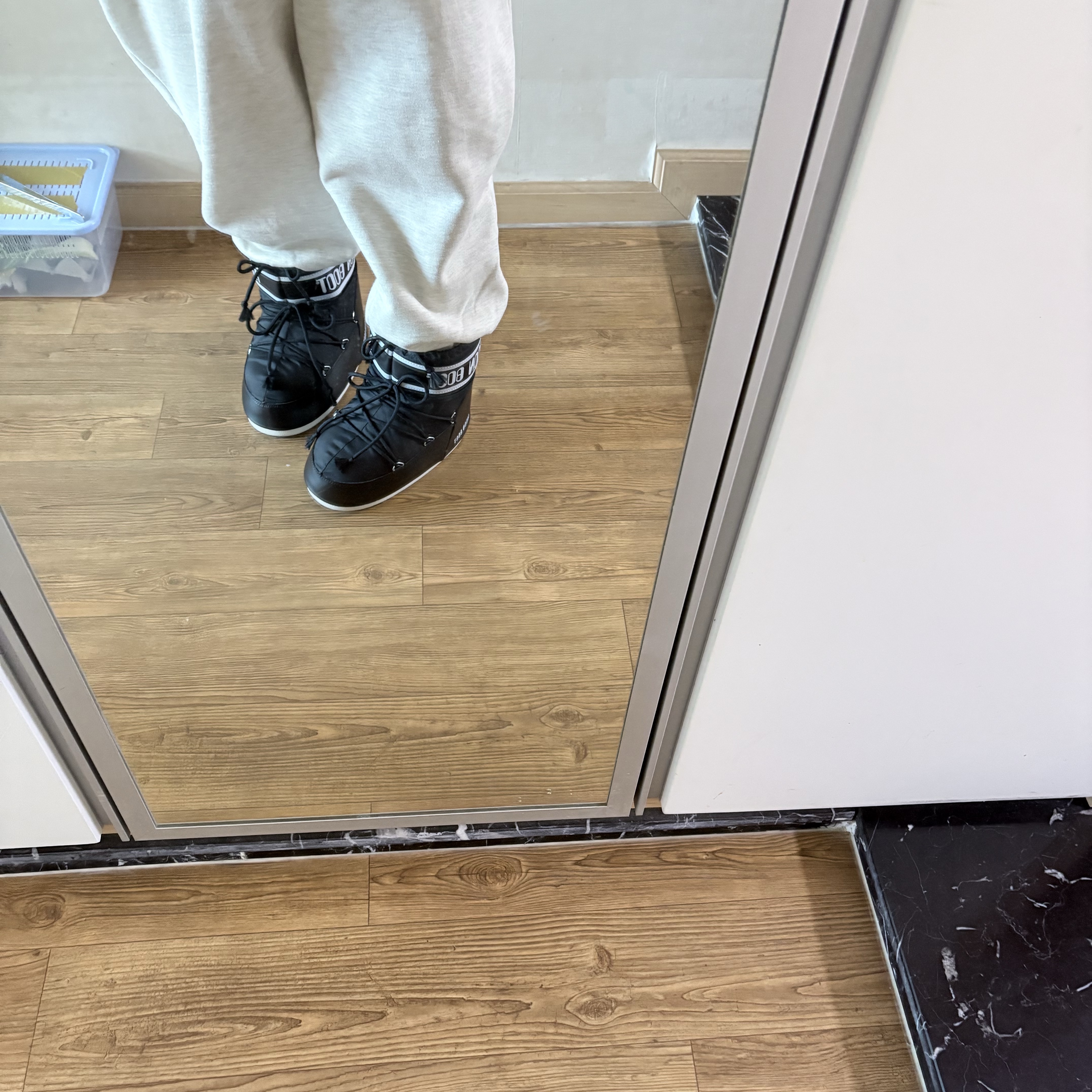 (W) Moon Boot Icon Low Nylon Boots Black 착용 스타일 - 1