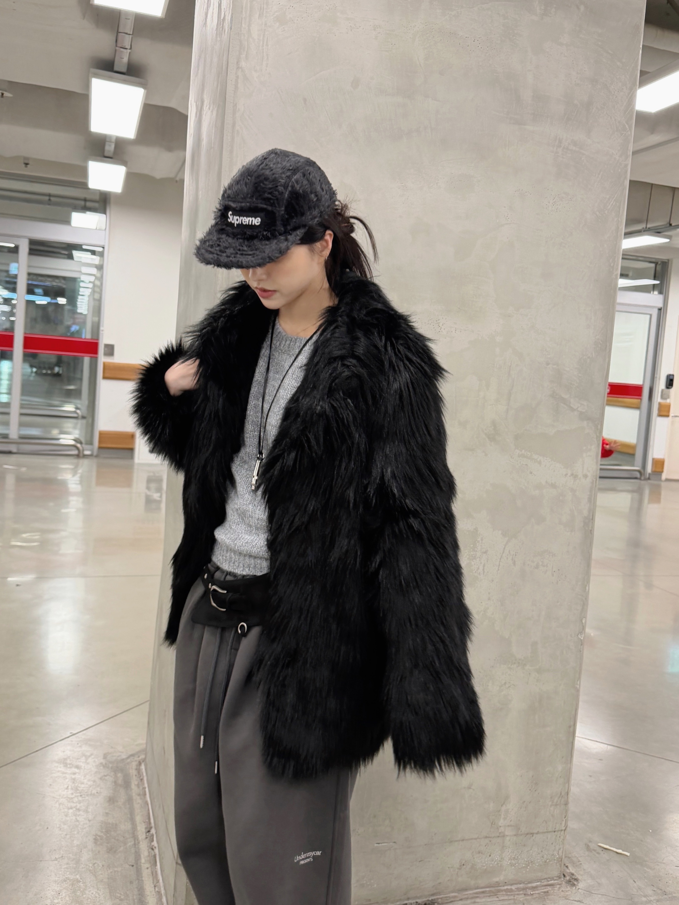 Supreme Fuzzy Camp Cap Black - 24FW, Undermycar Mu.03 Anti Fxxking Logo Play Oversized Sweat Jogger Olive 착용 스타일 - 4