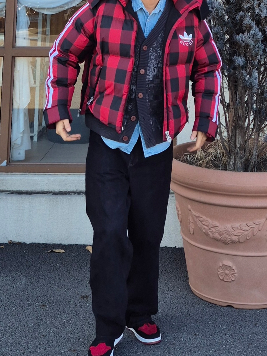 Gucci x Adidas Nylon Down Jacket Blue, Levi's Barstow Western Shirt Light Indigo 착용 스타일 - 2