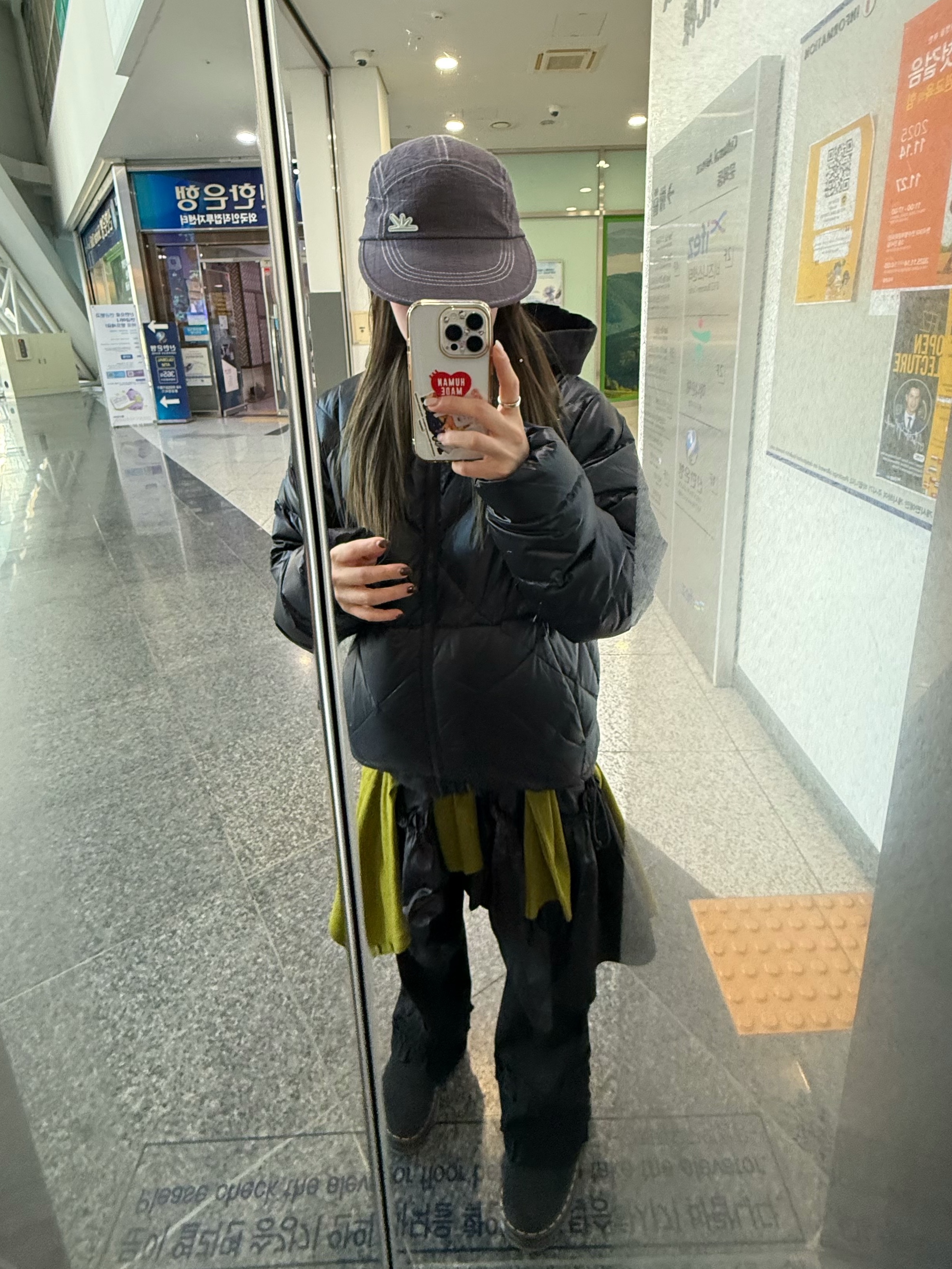 YESEYESEE Wafer Goose Down Jacket Black 착용 스타일